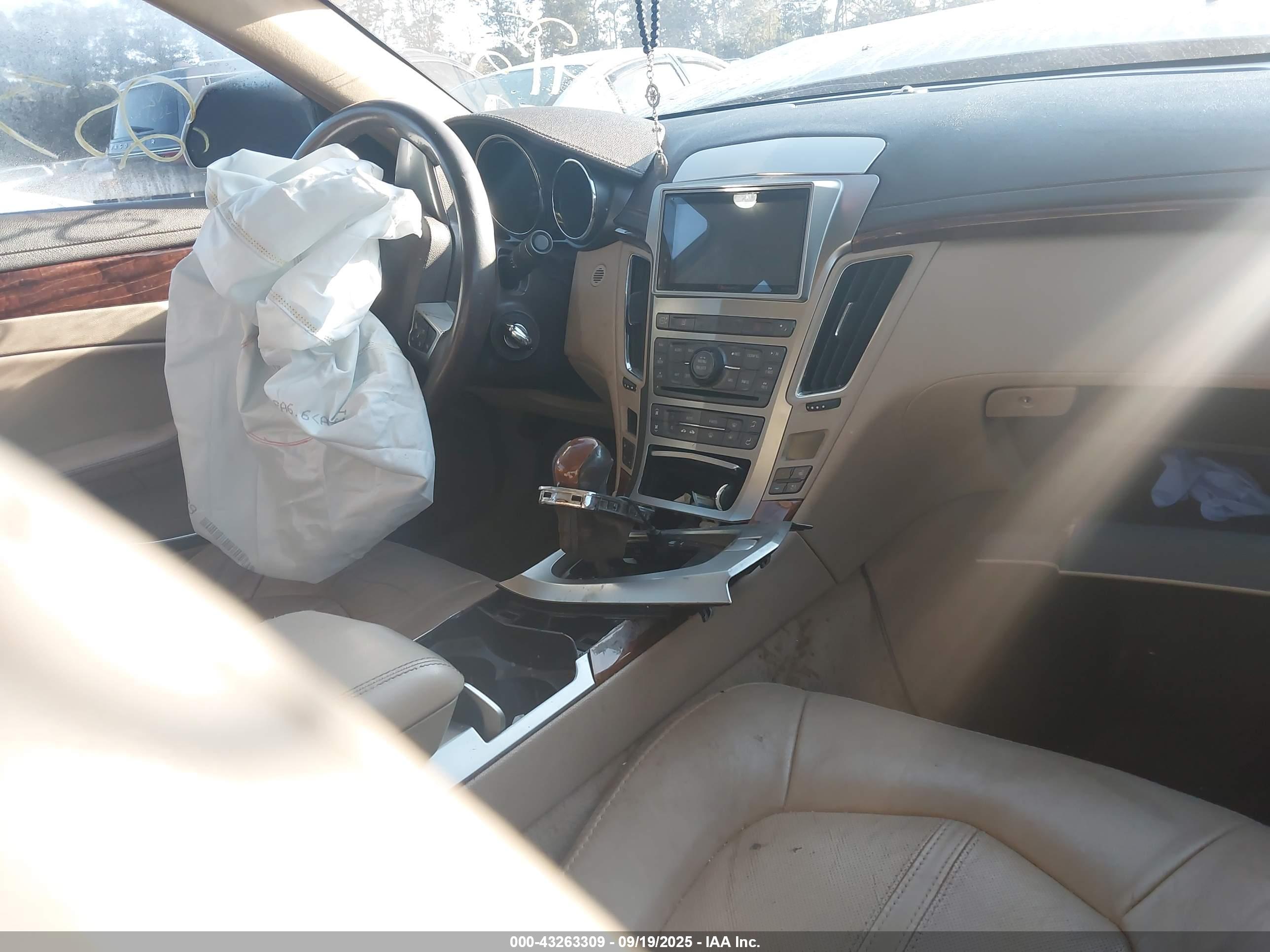 CADILLAC CTS image 5