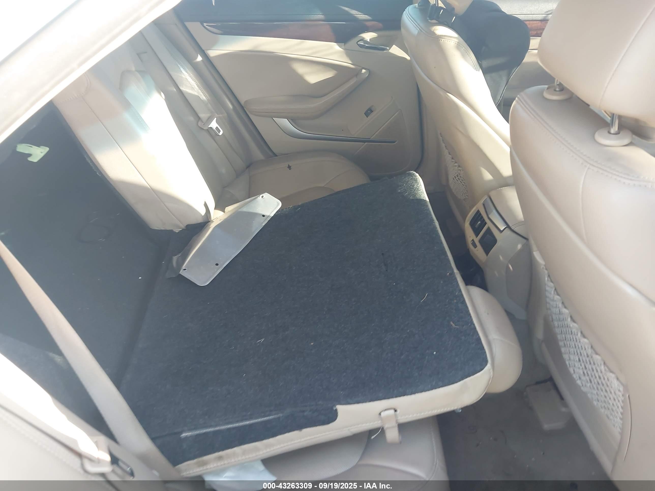 CADILLAC CTS image 8