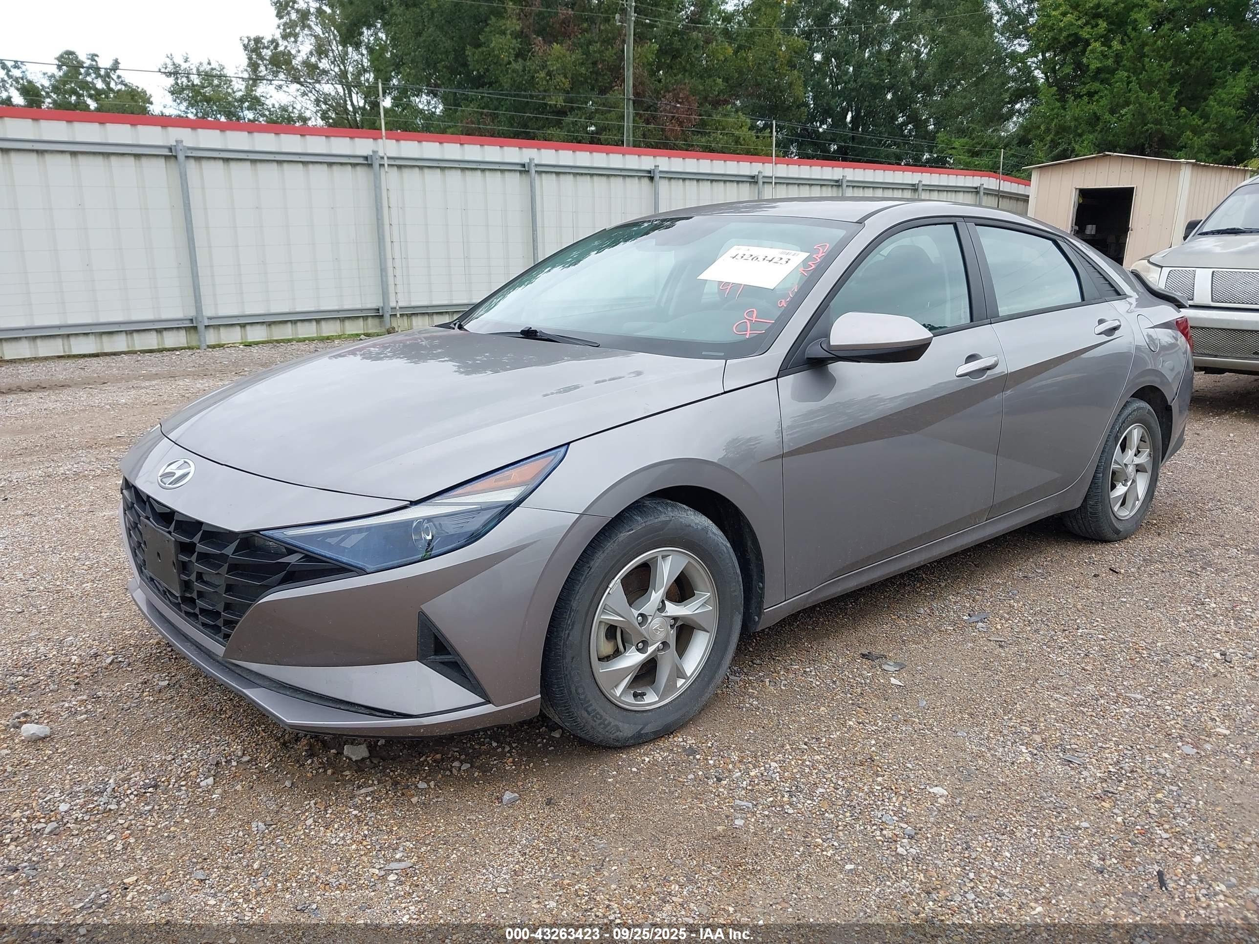 HYUNDAI ELANTRA image 2
