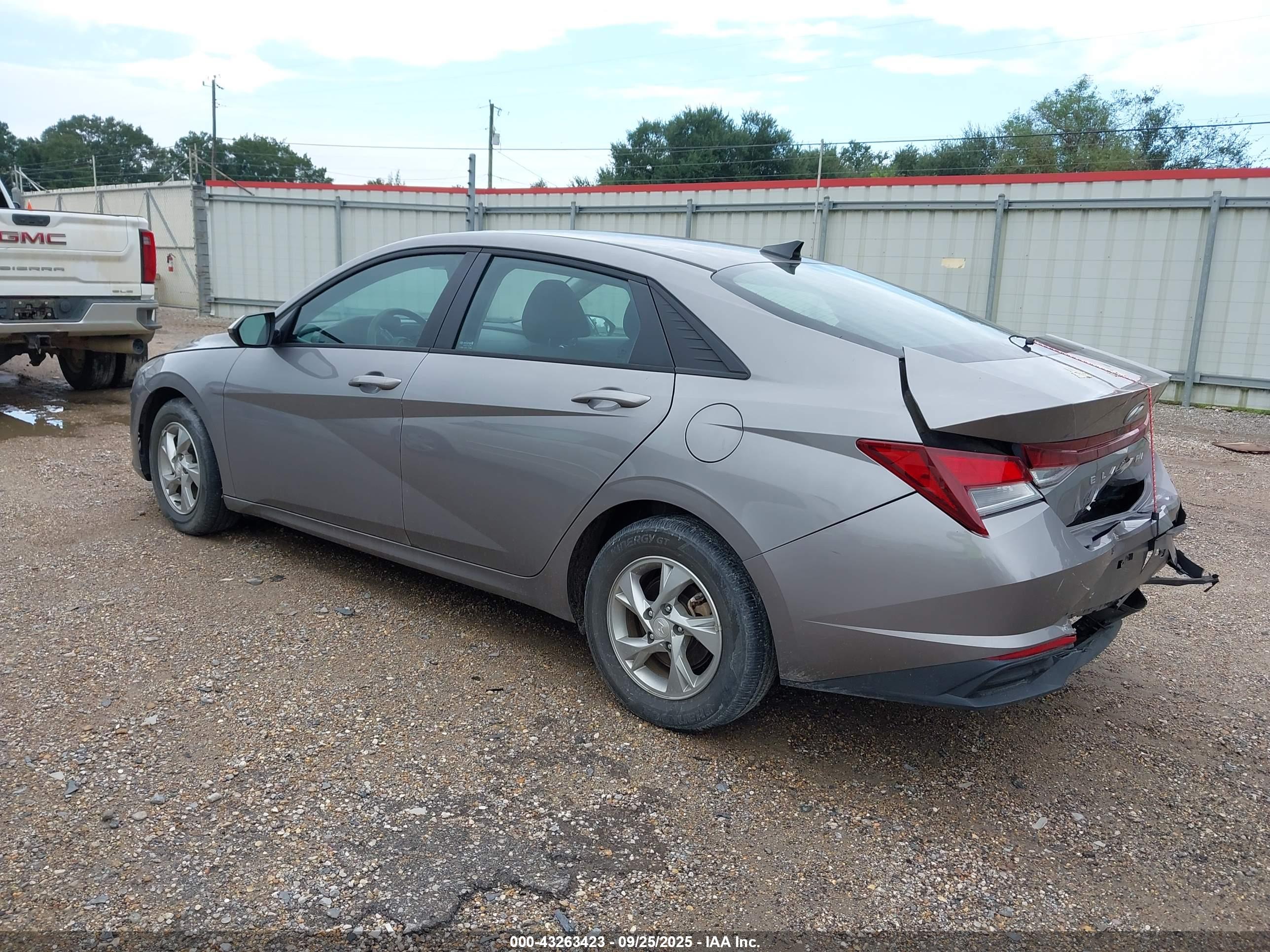 HYUNDAI ELANTRA image 3