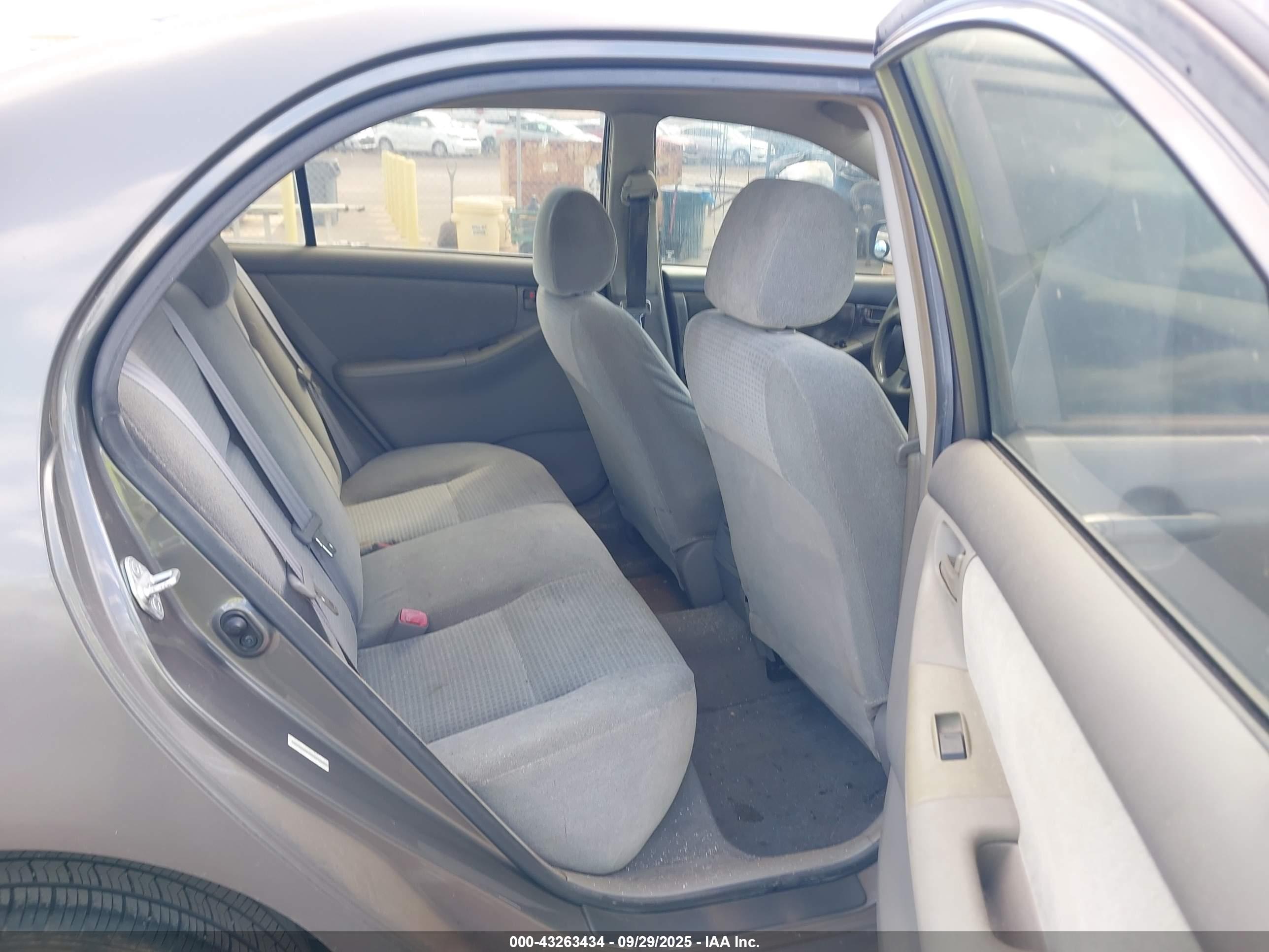 TOYOTA COROLLA image 8