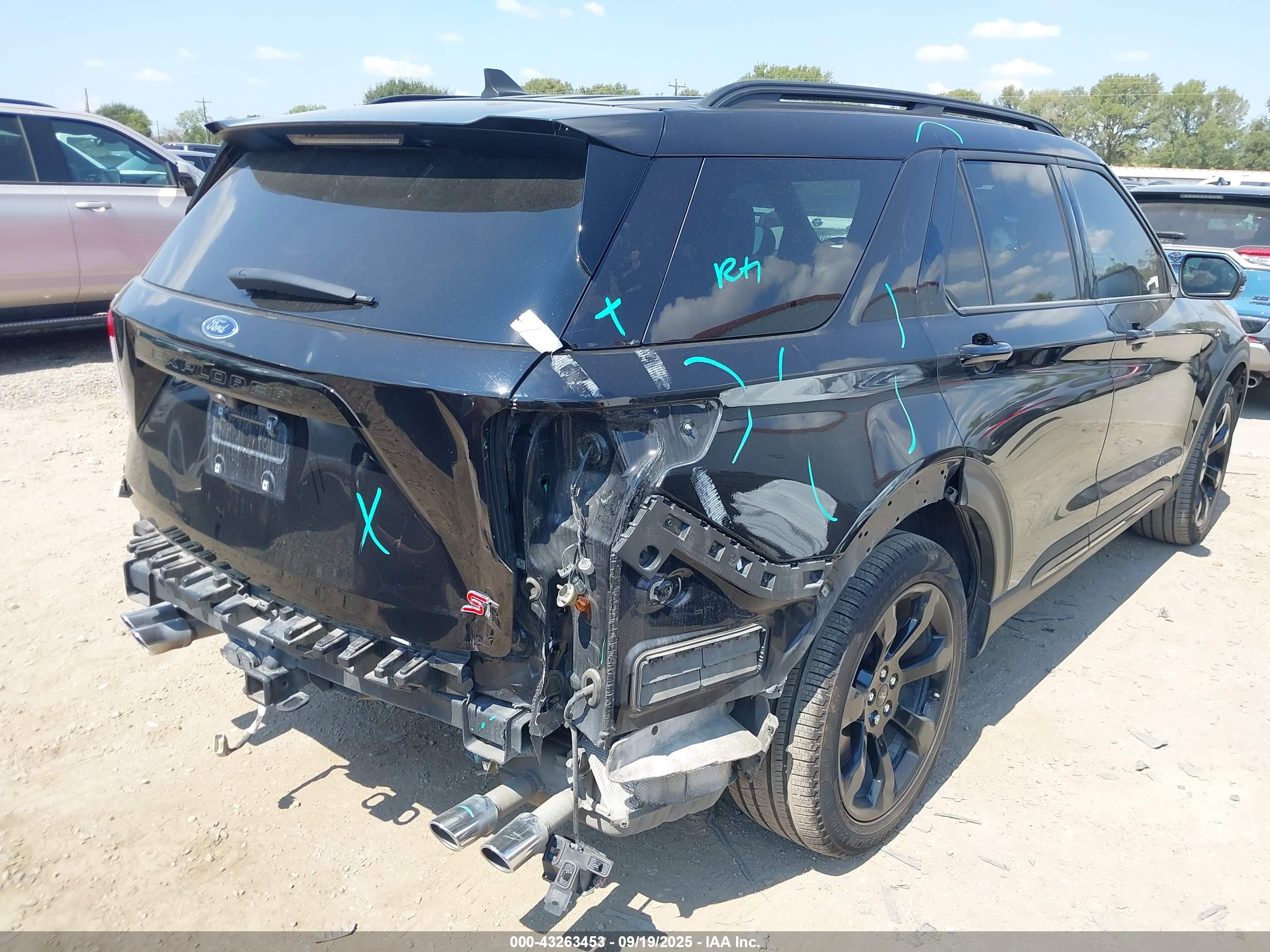 FORD EXPLORER image 4