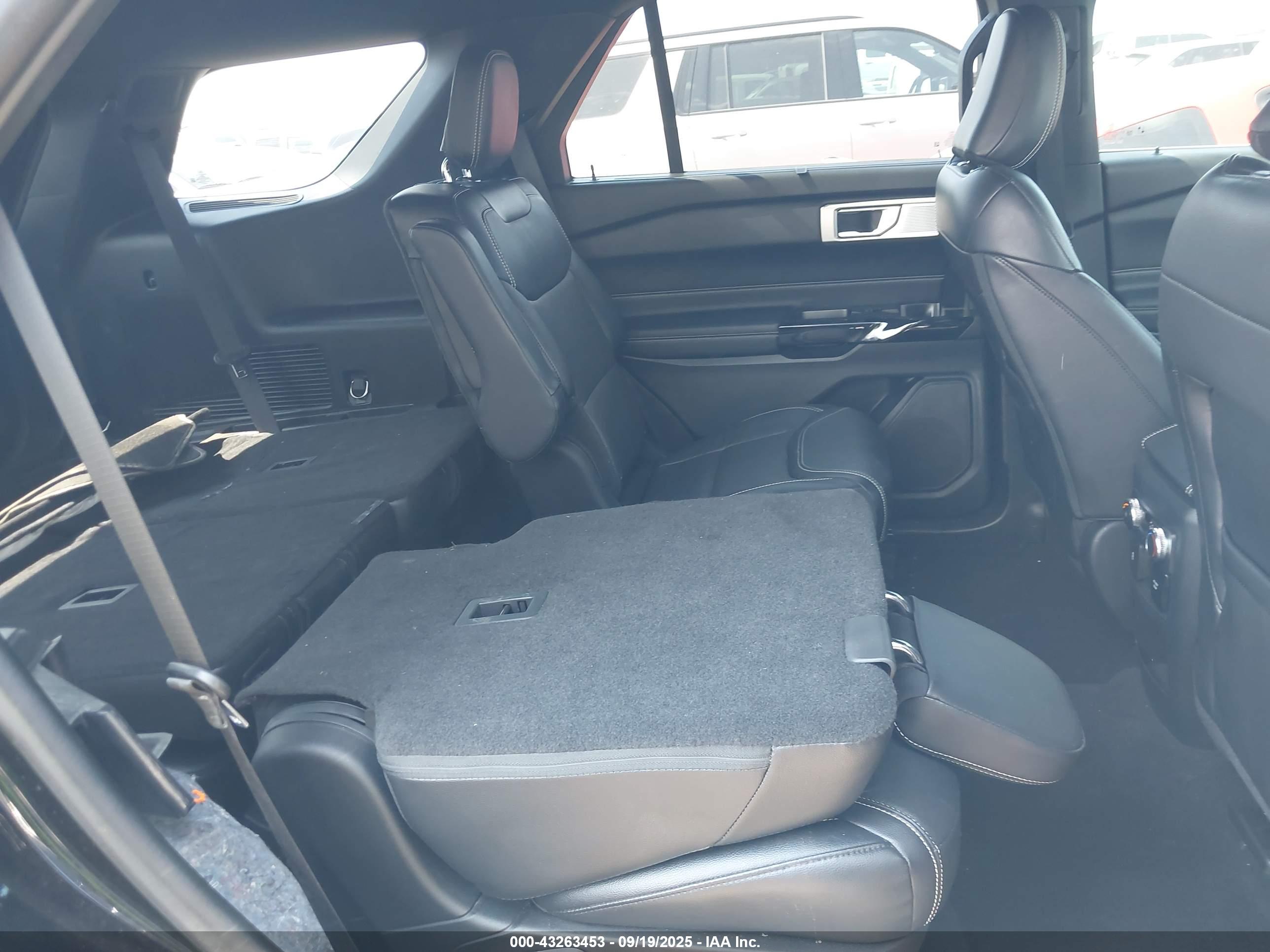 FORD EXPLORER image 8