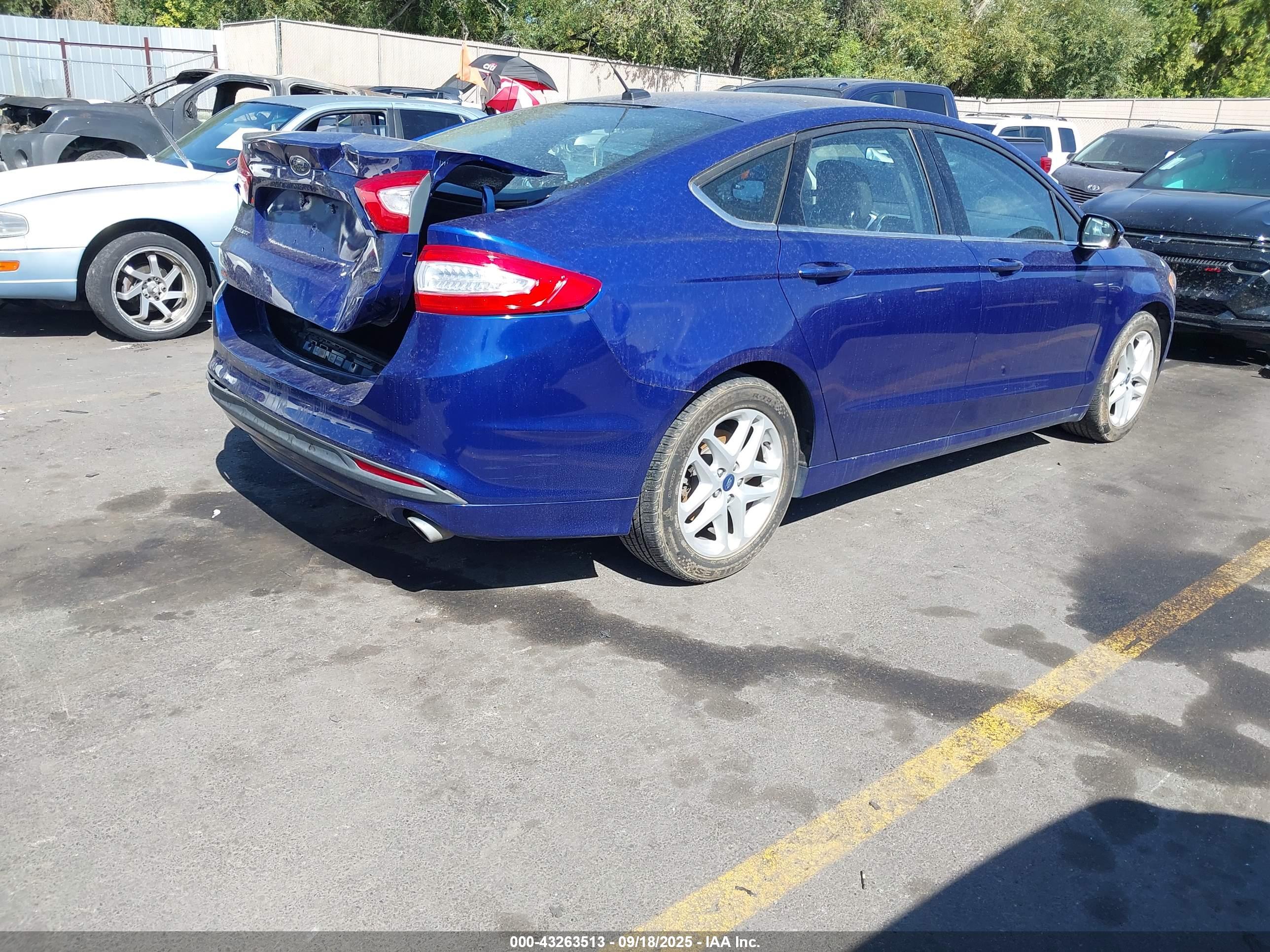 FORD FUSION image 4