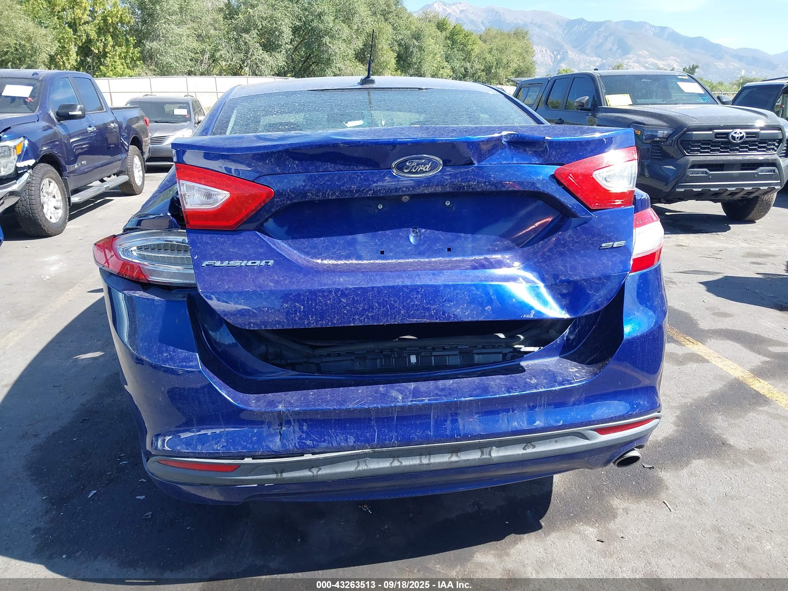 FORD FUSION image 6
