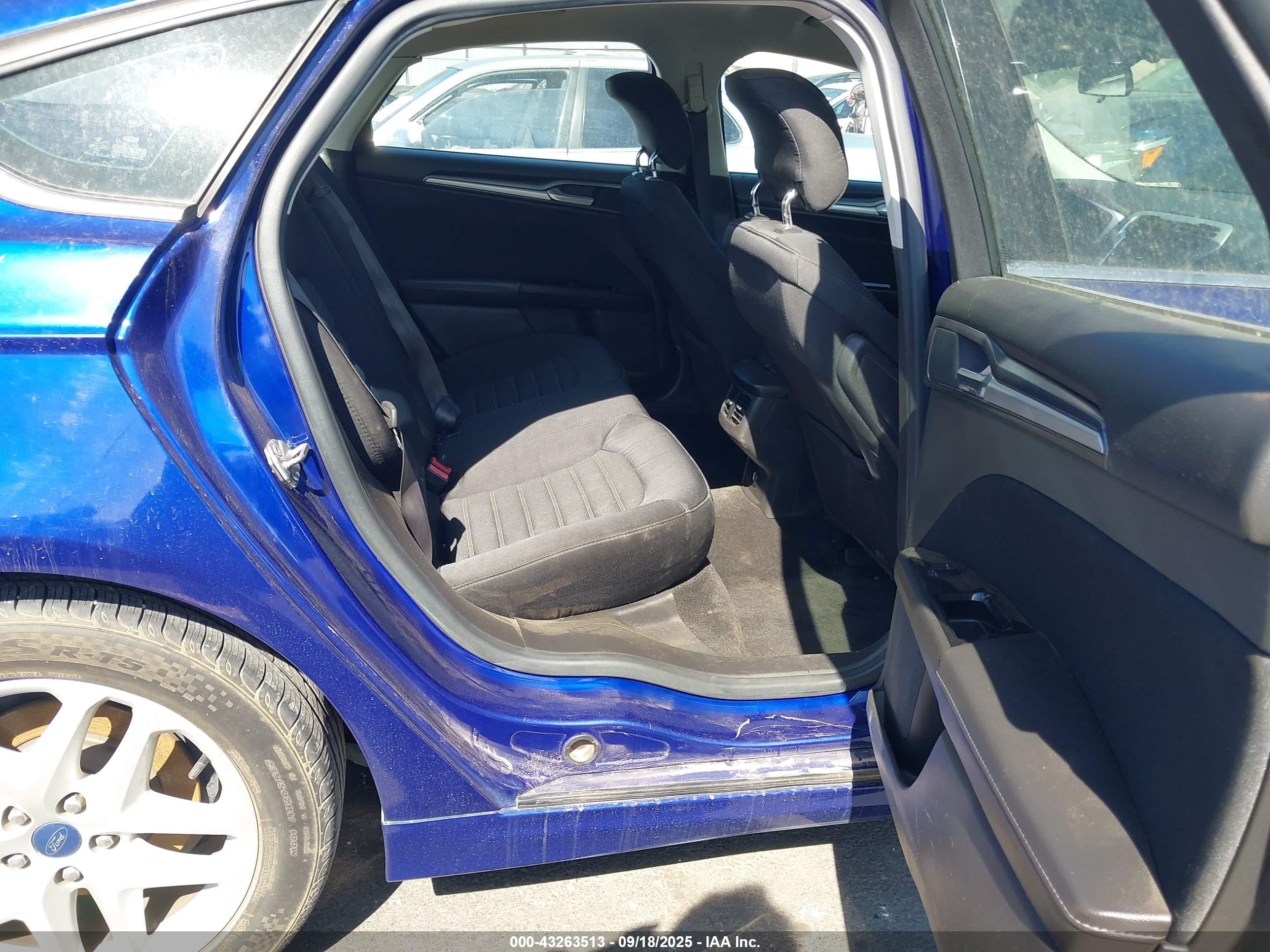 FORD FUSION image 8