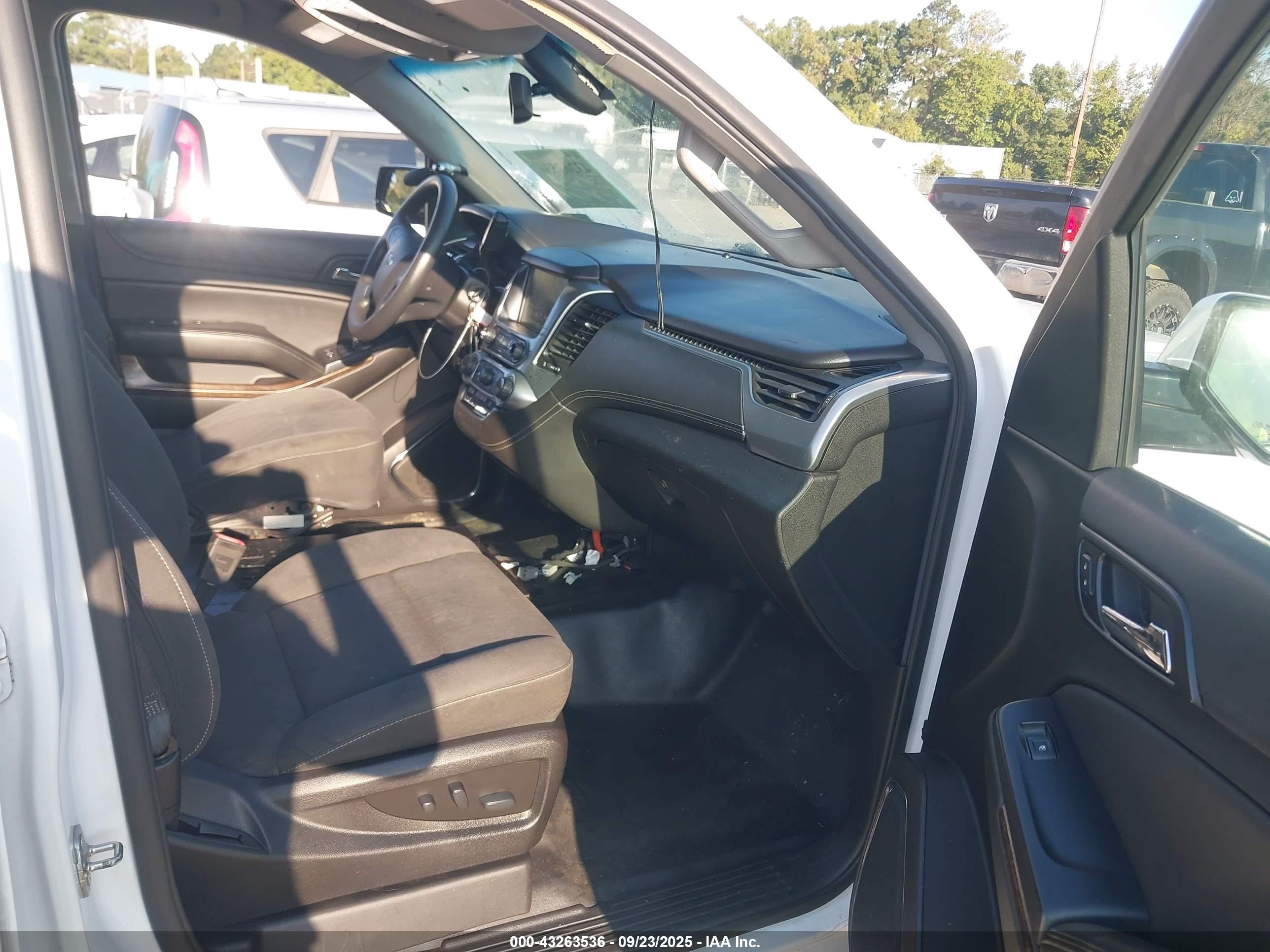 CHEVROLET TAHOE image 5