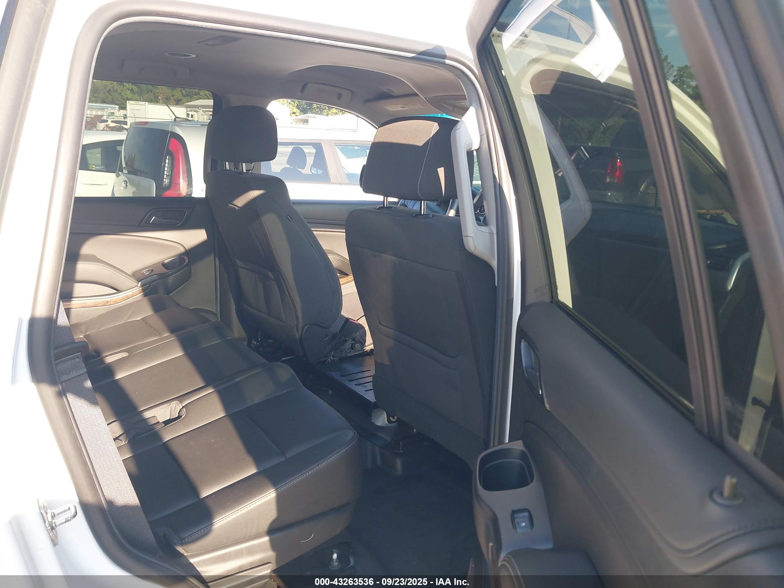 CHEVROLET TAHOE image 8