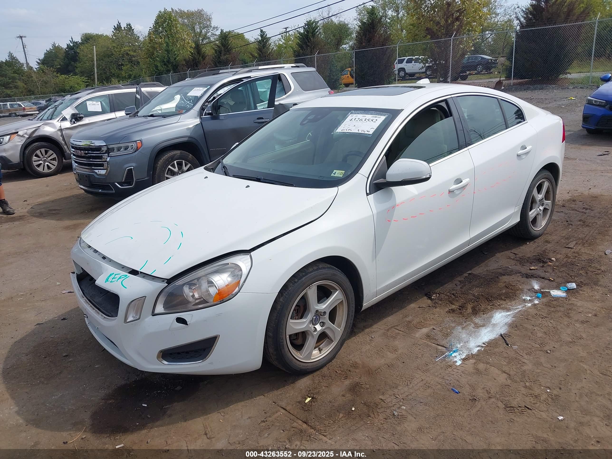 VOLVO S60 image 2