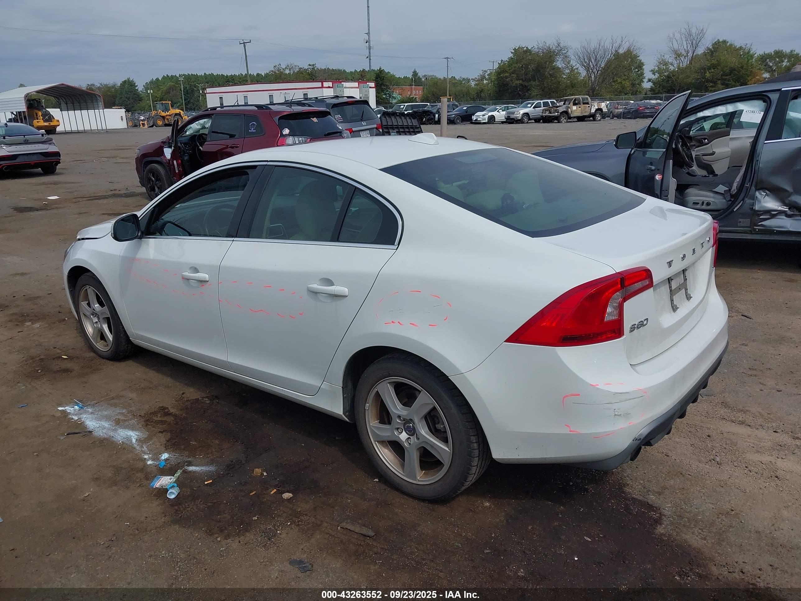 VOLVO S60 image 3