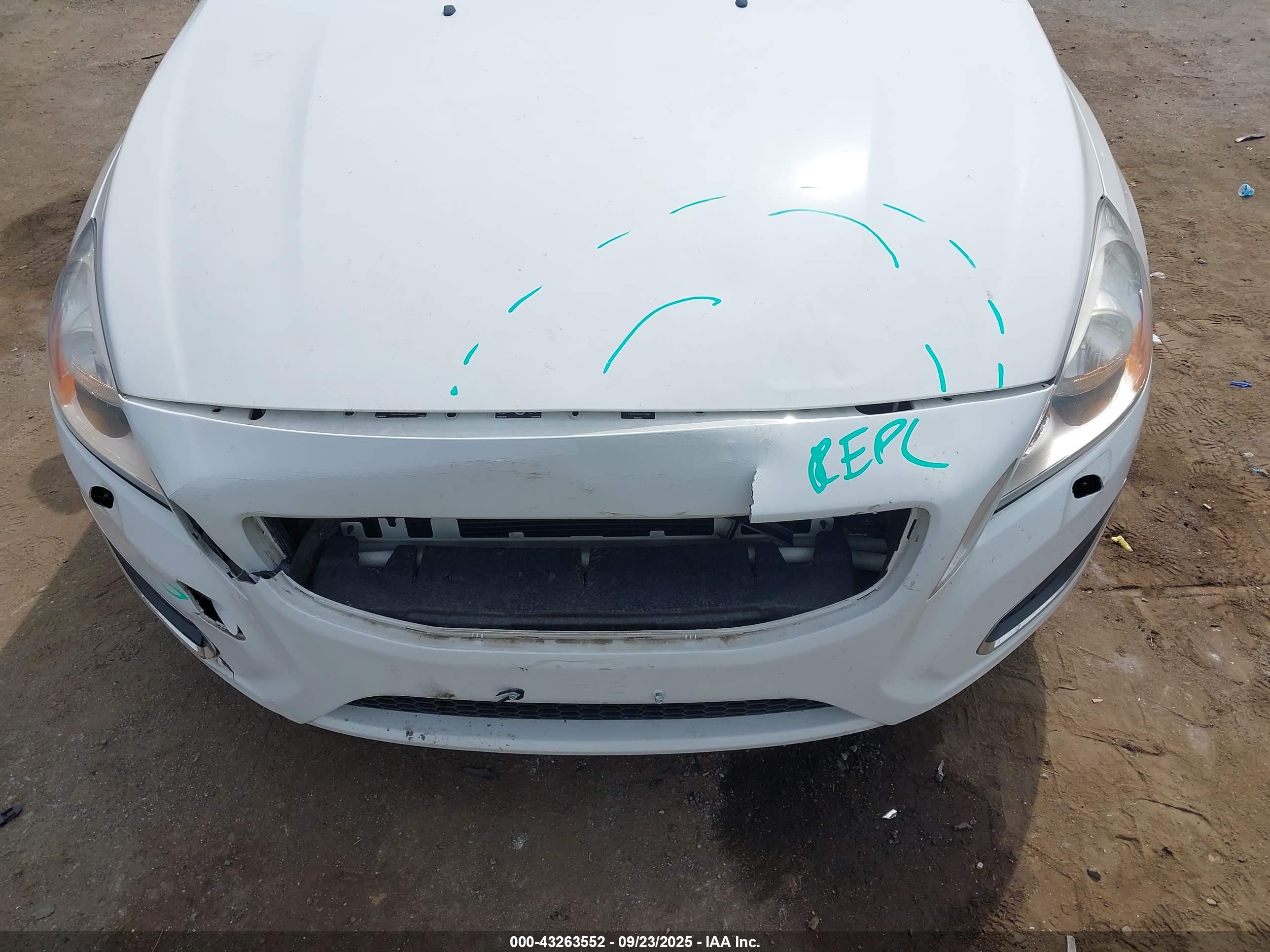 VOLVO S60 image 6