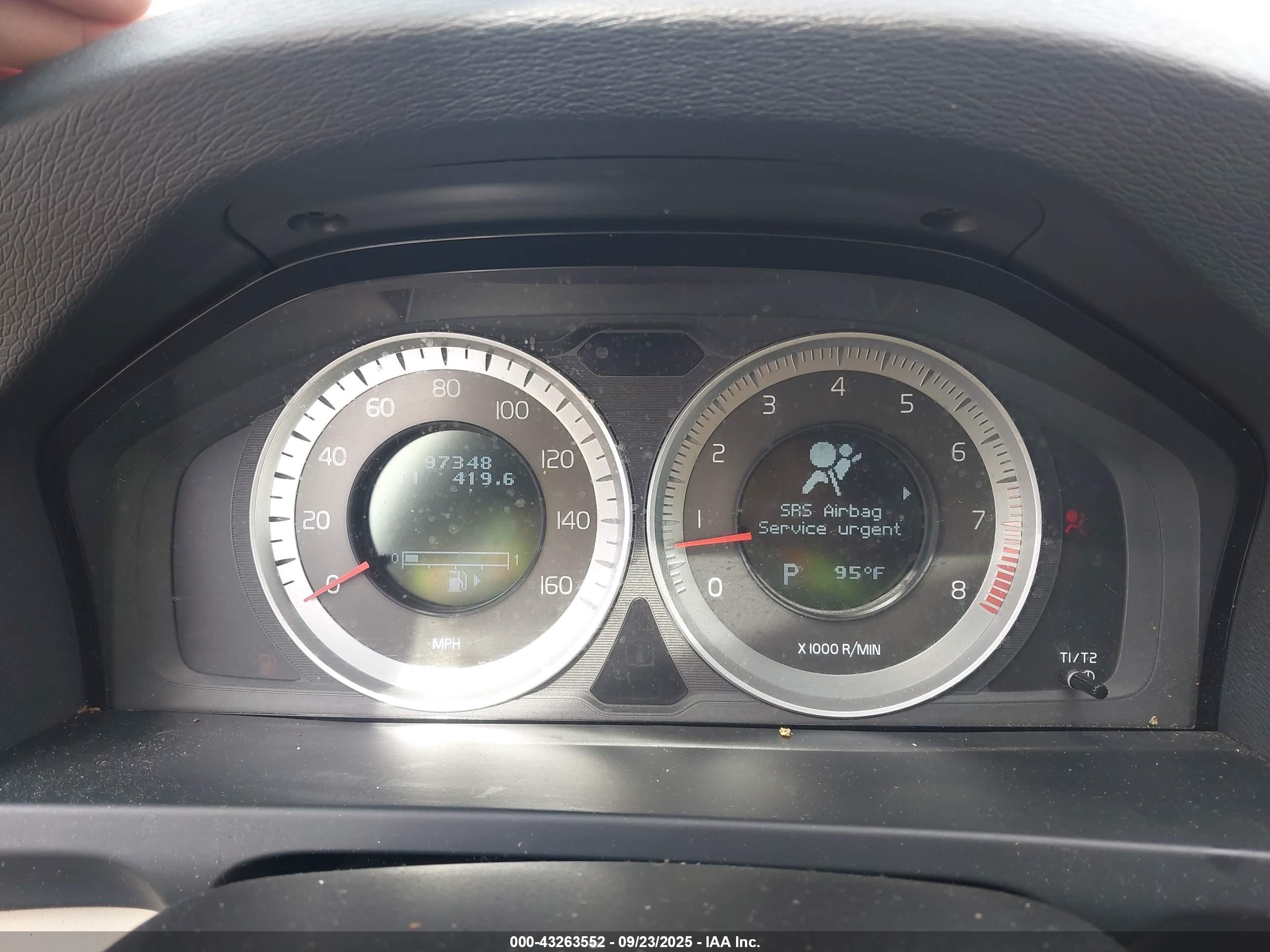VOLVO S60 image 7