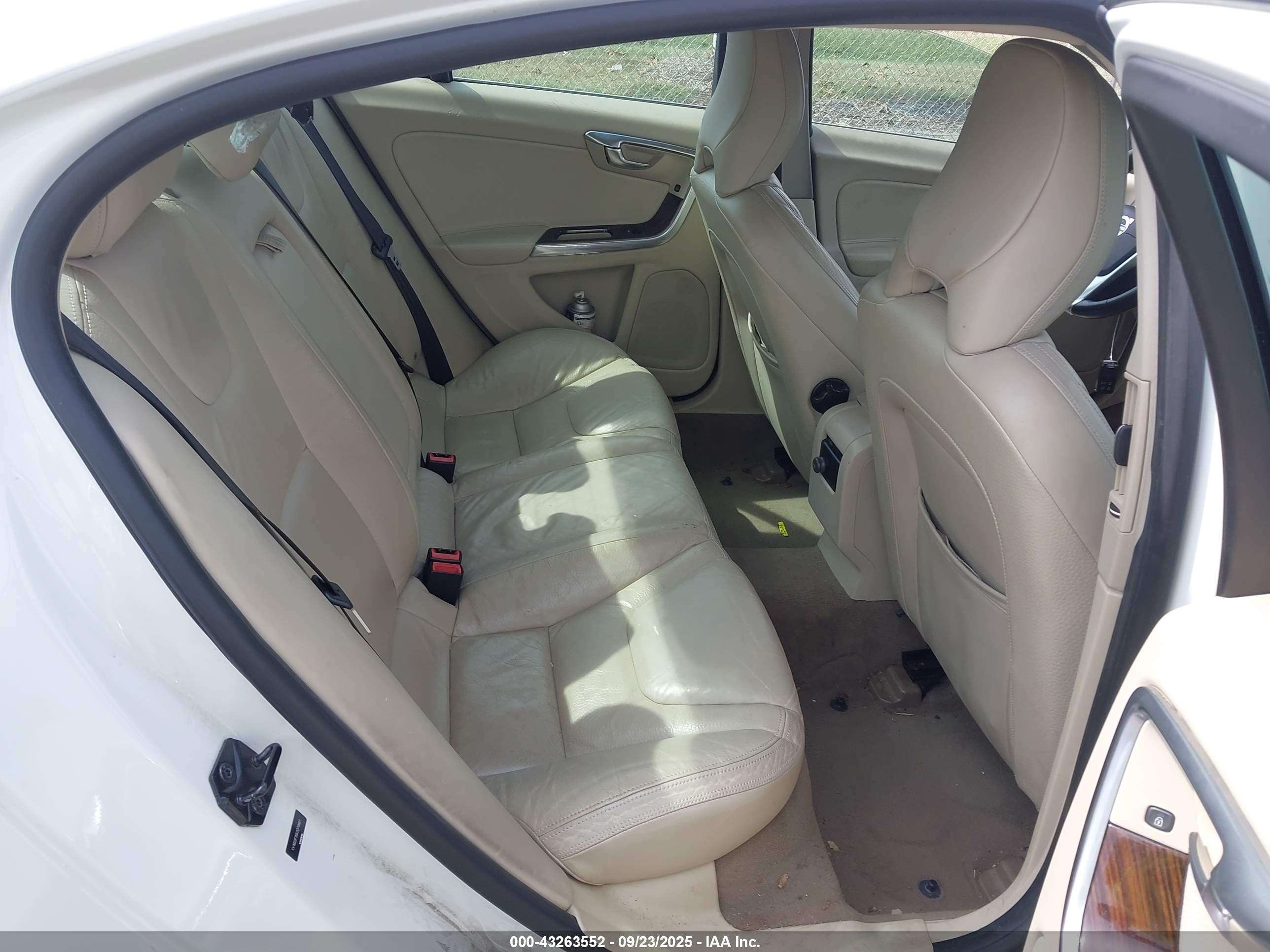 VOLVO S60 image 8