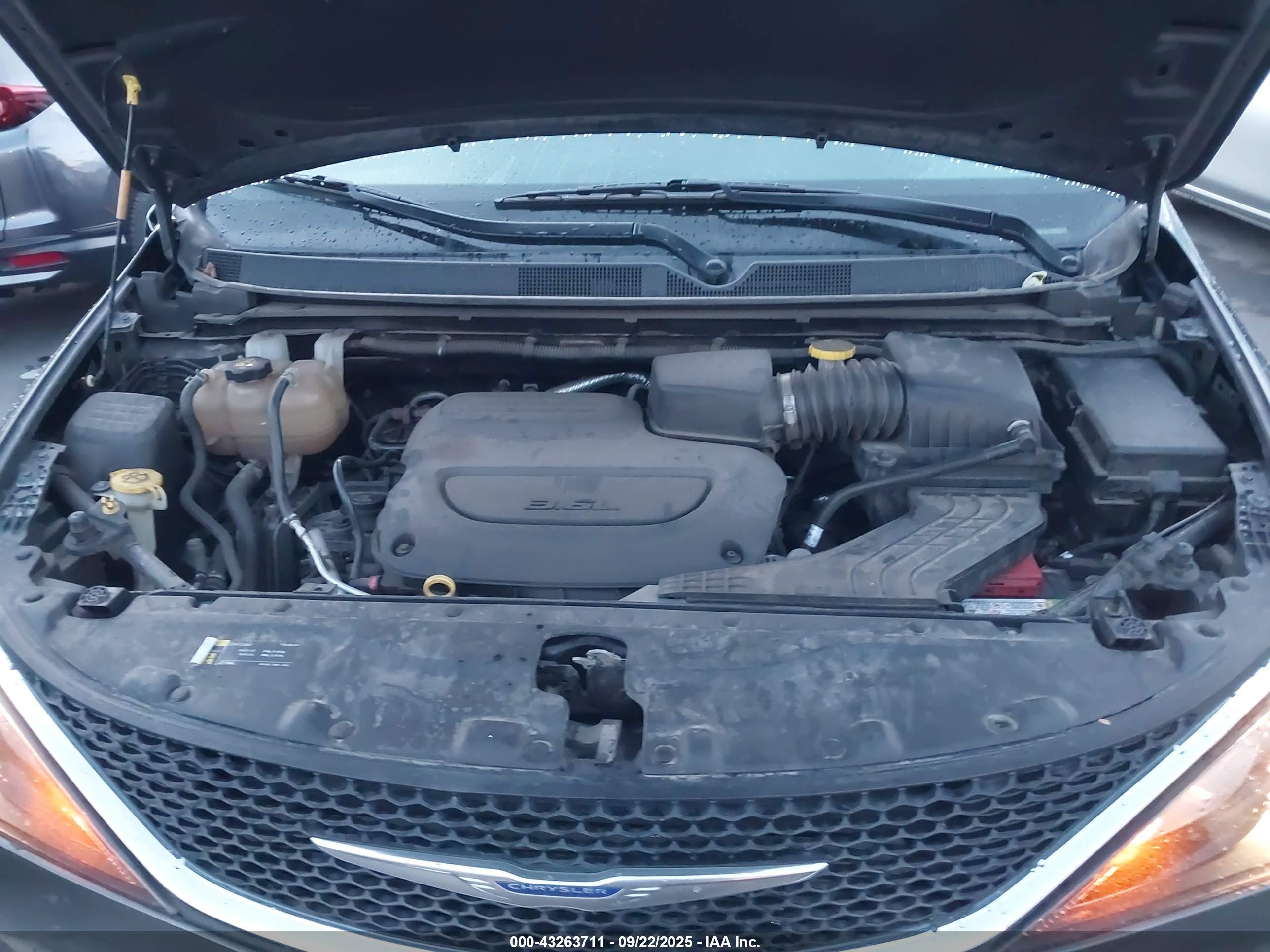 CHRYSLER VOYAGER image 10