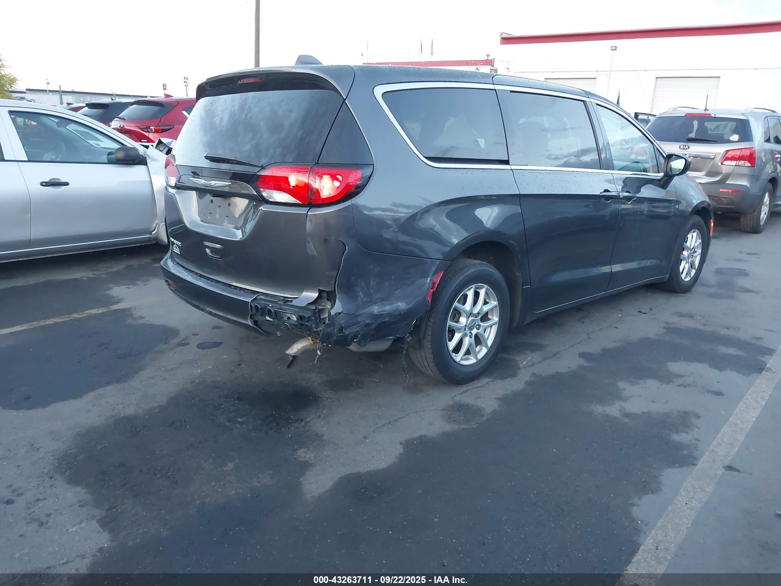CHRYSLER VOYAGER image 4