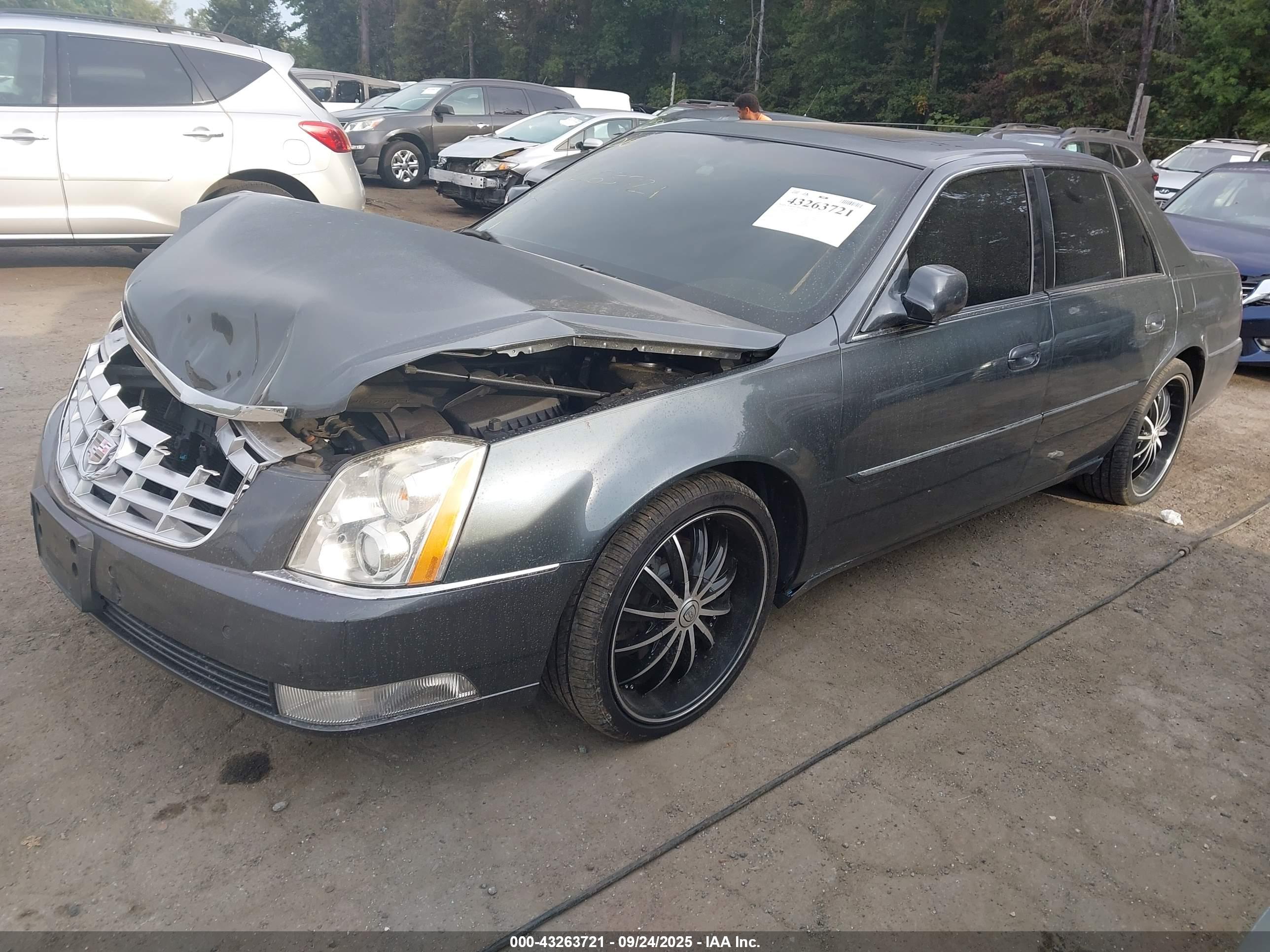 CADILLAC DTS image 2