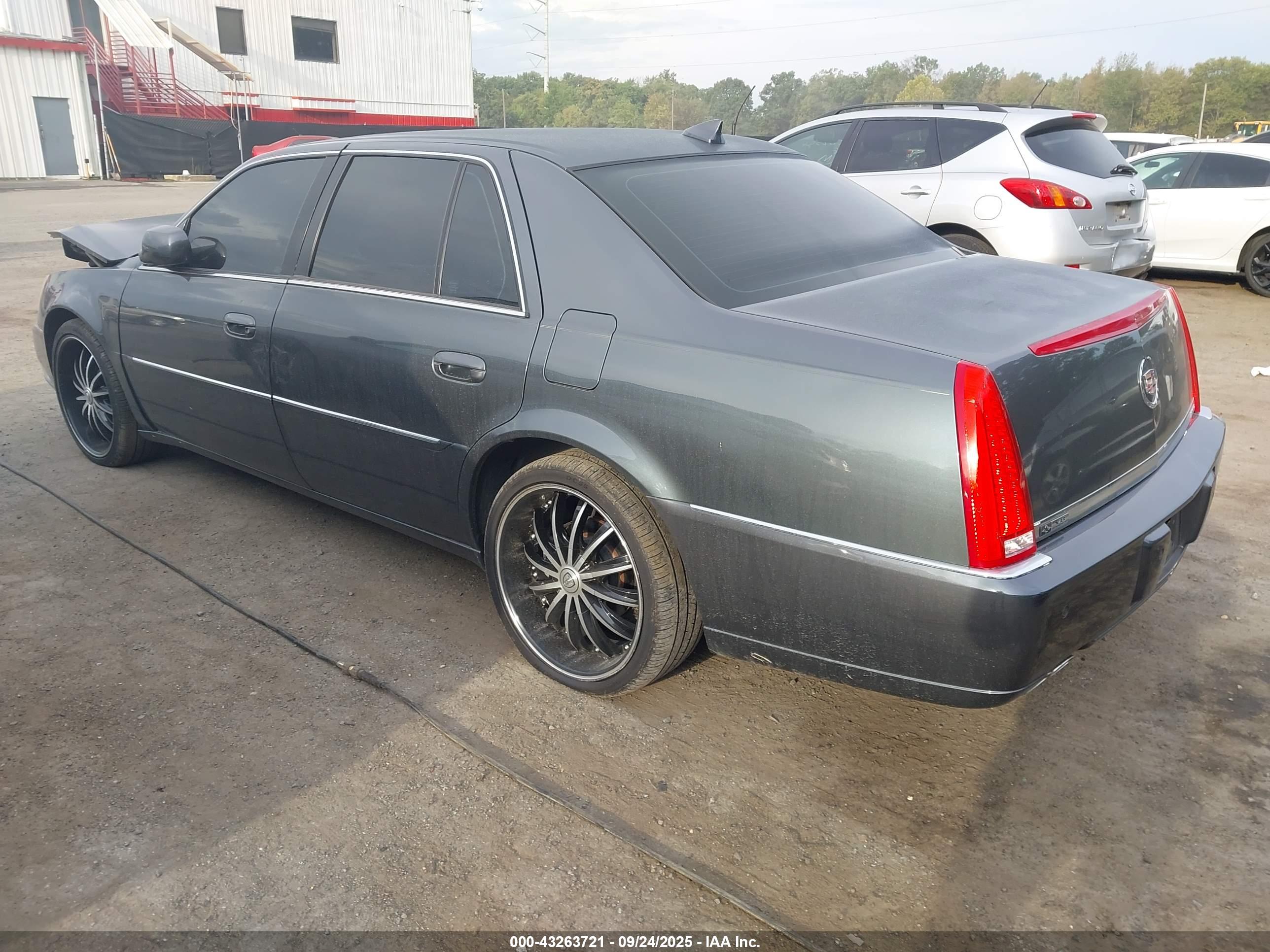 CADILLAC DTS image 3