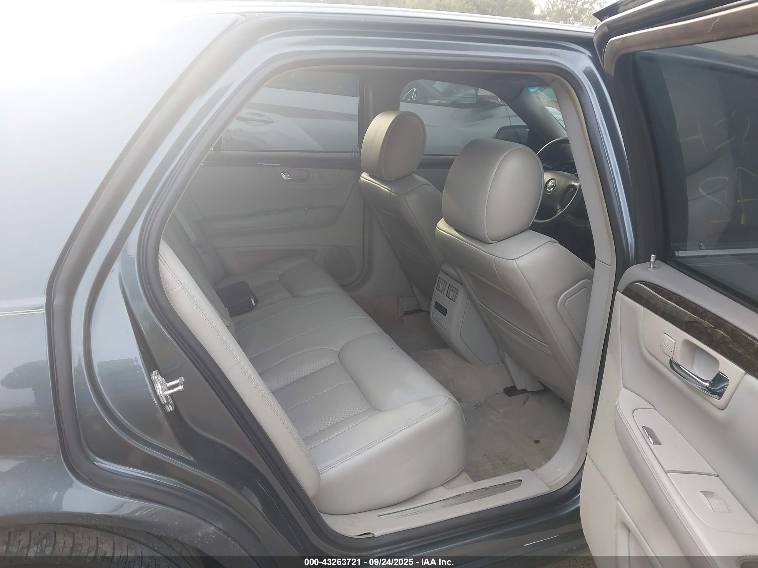 CADILLAC DTS image 8