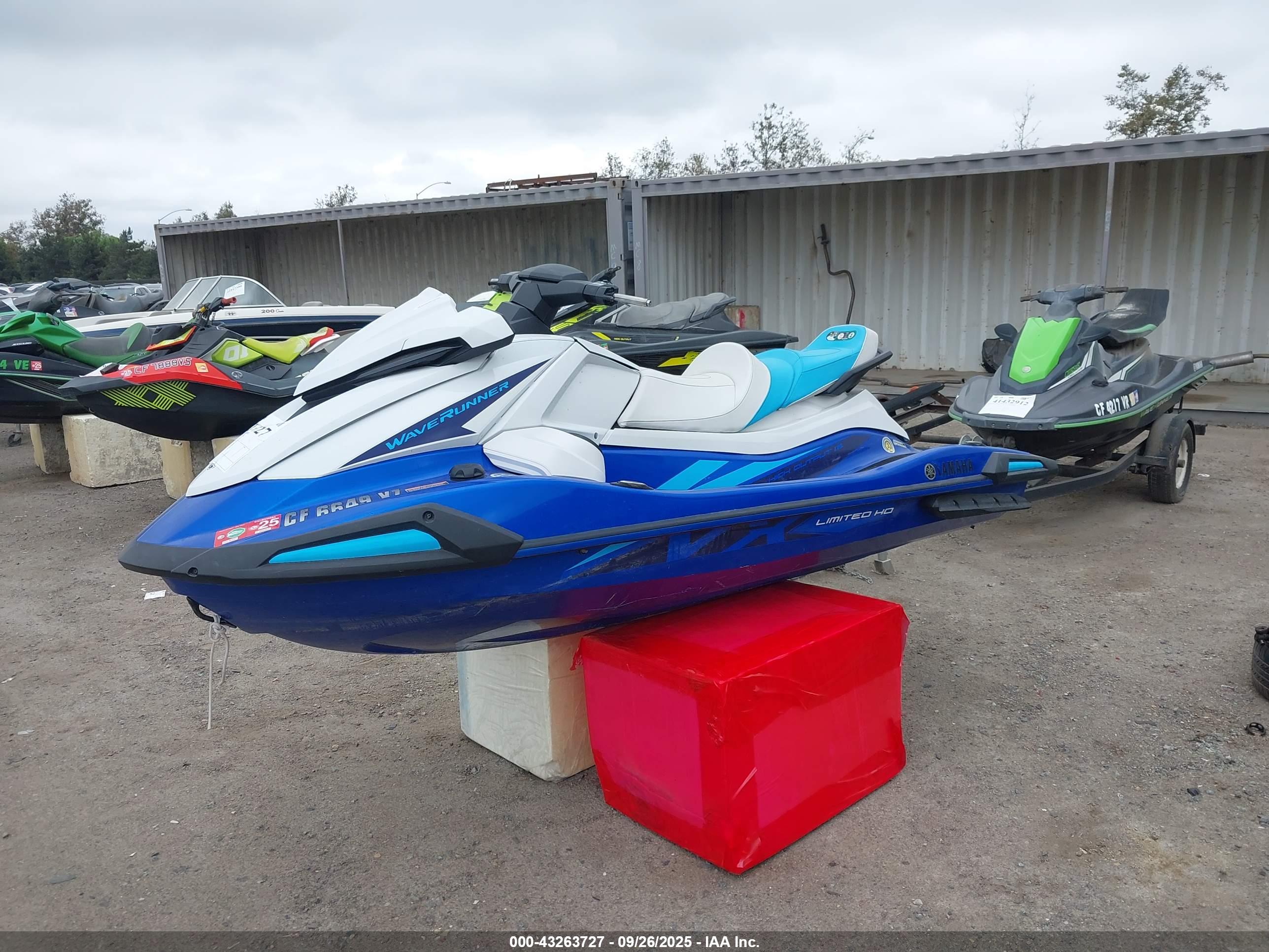 YAMAHA WAVERUNNER image 2