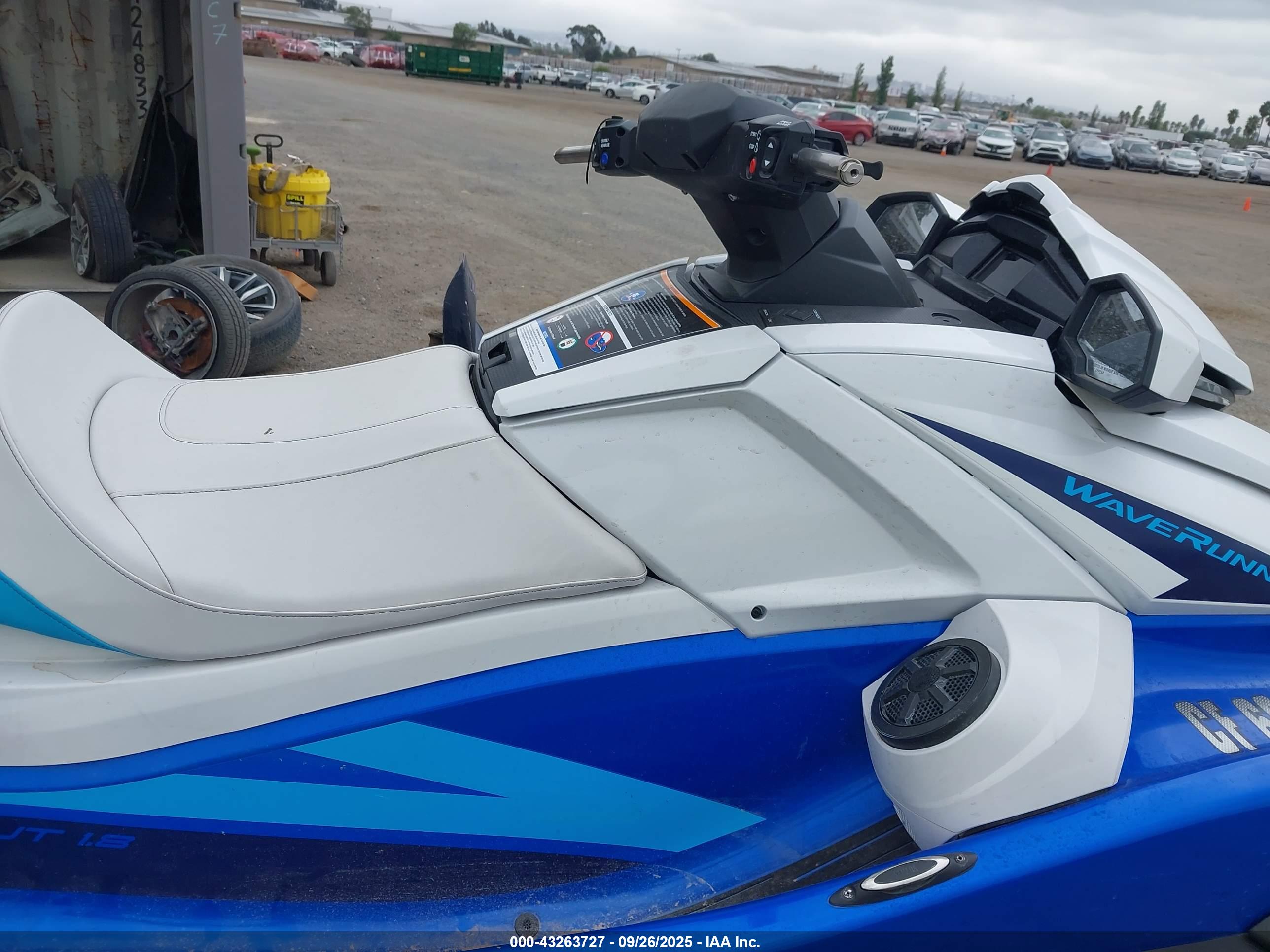 YAMAHA WAVERUNNER image 5