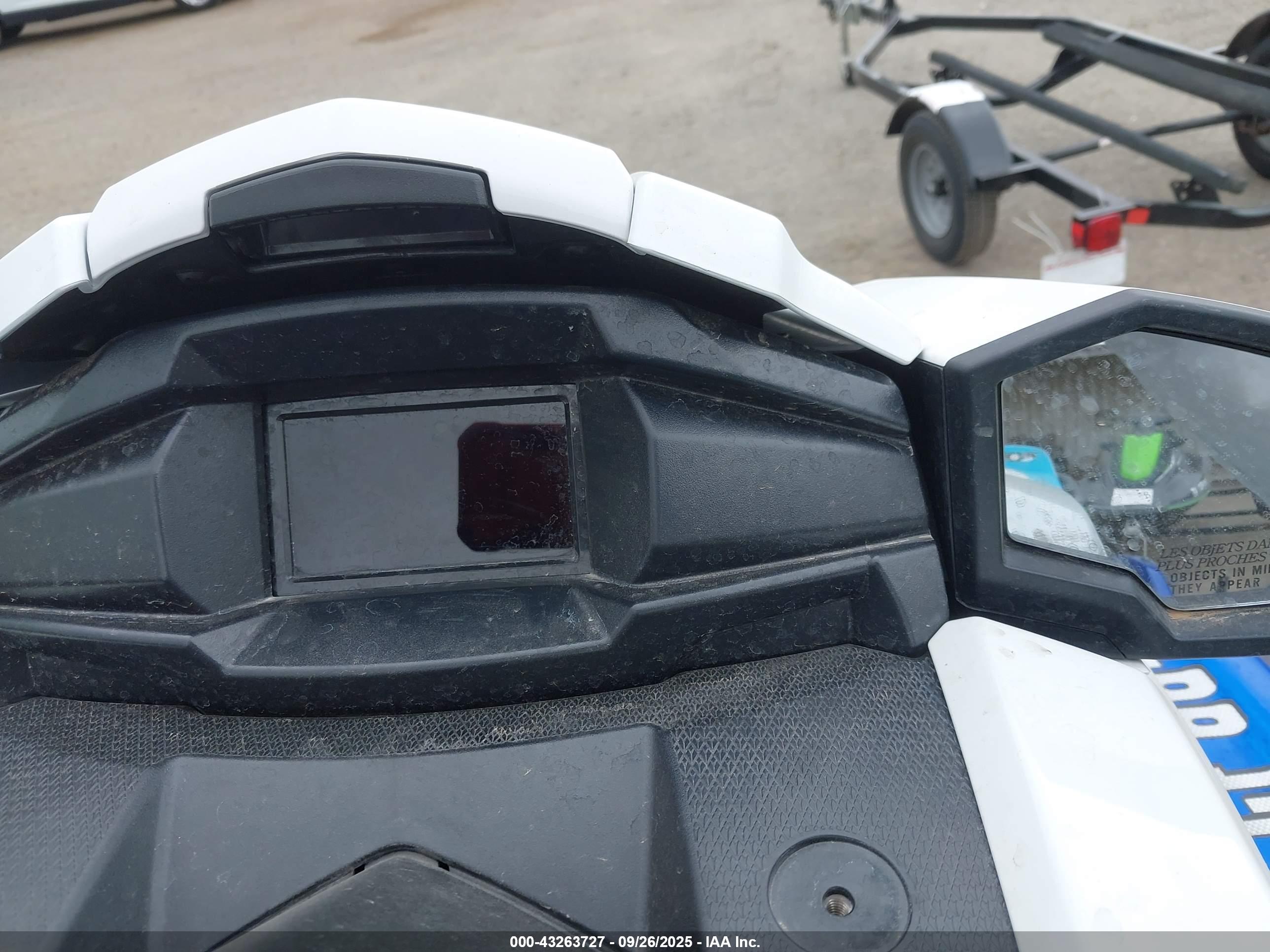 YAMAHA WAVERUNNER image 7
