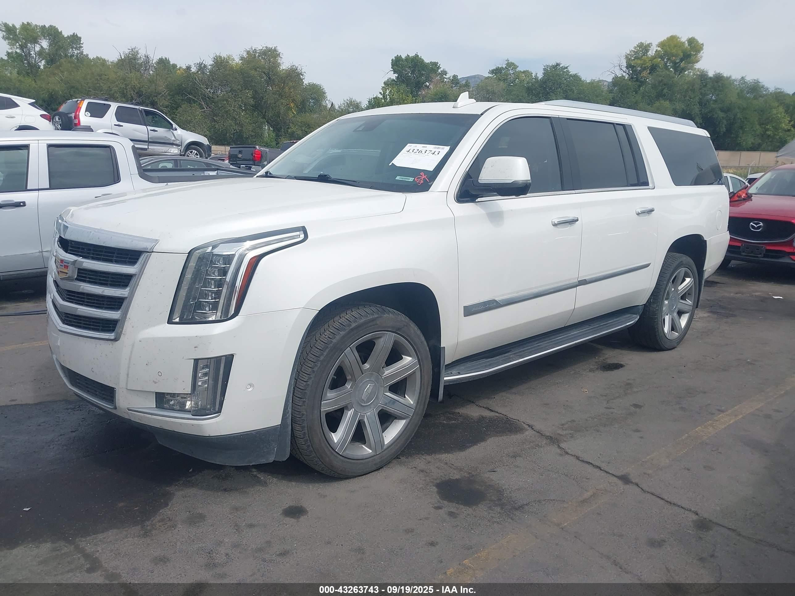 CADILLAC ESCALADE image 2