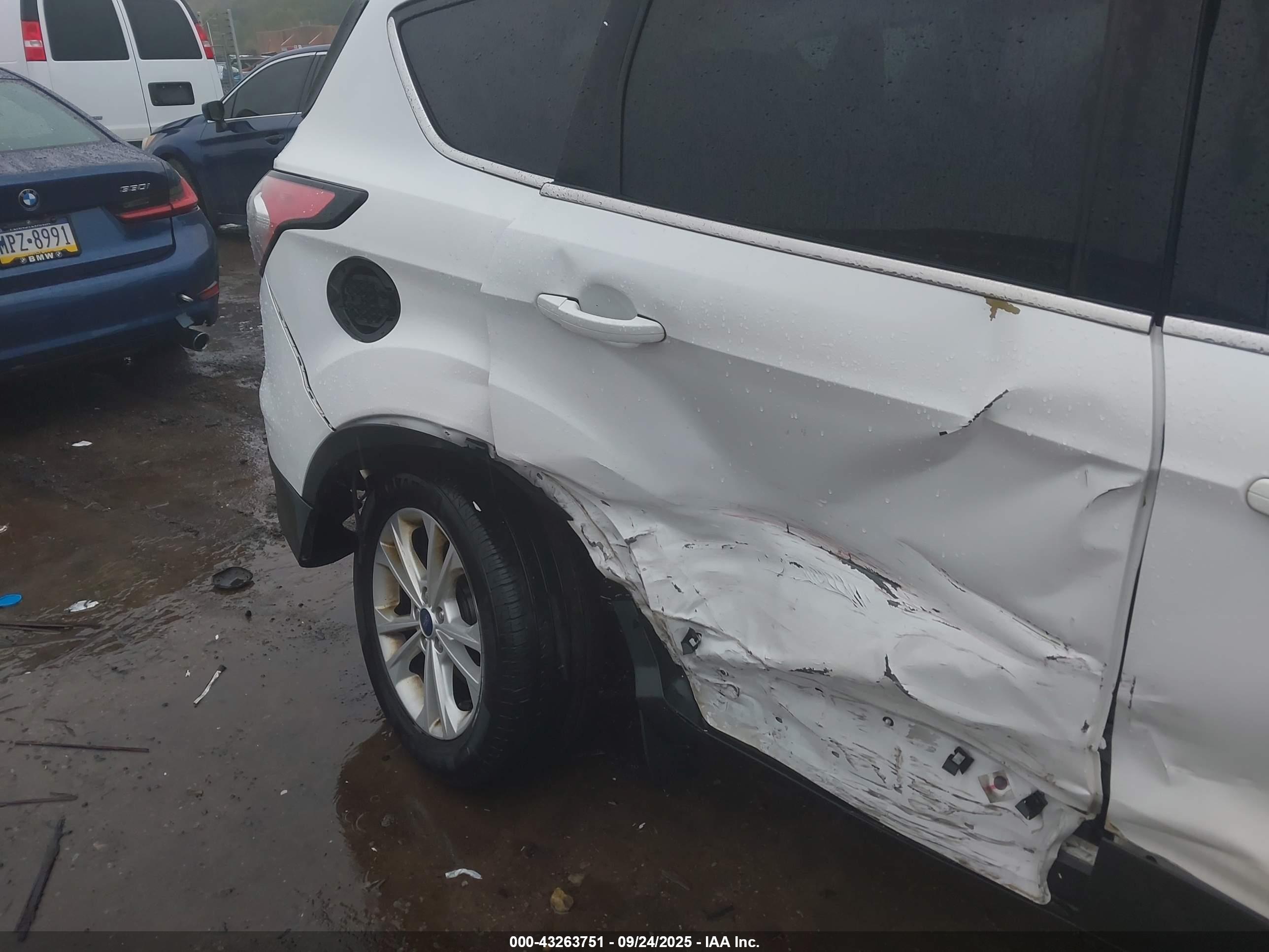 FORD ESCAPE image 6