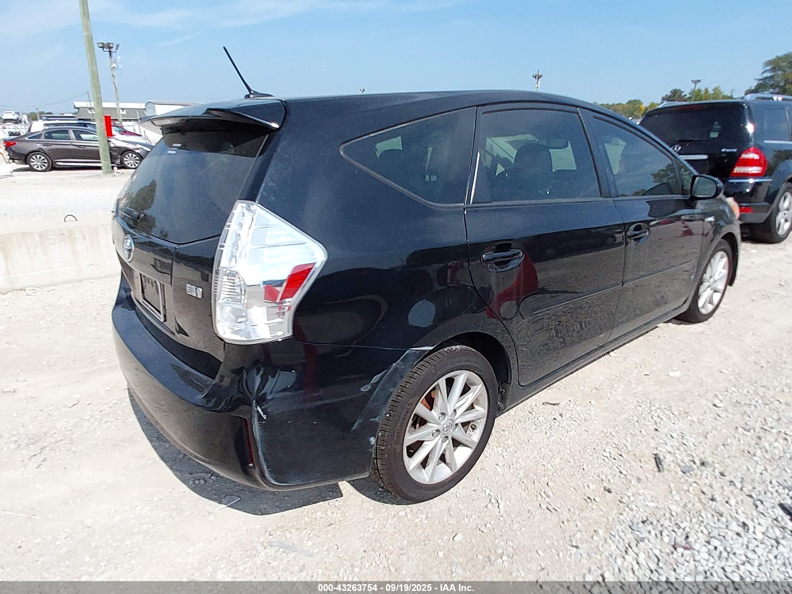 TOYOTA PRIUS image 4