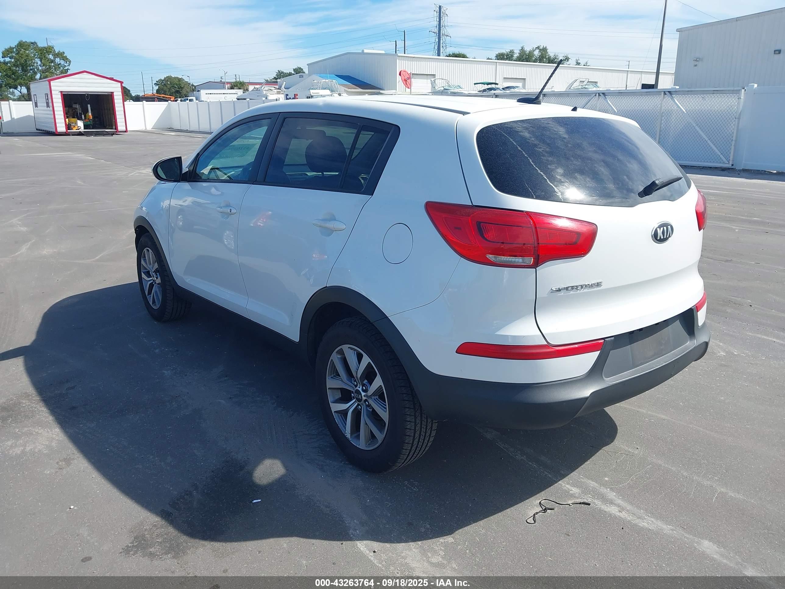 KIA SPORTAGE image 3