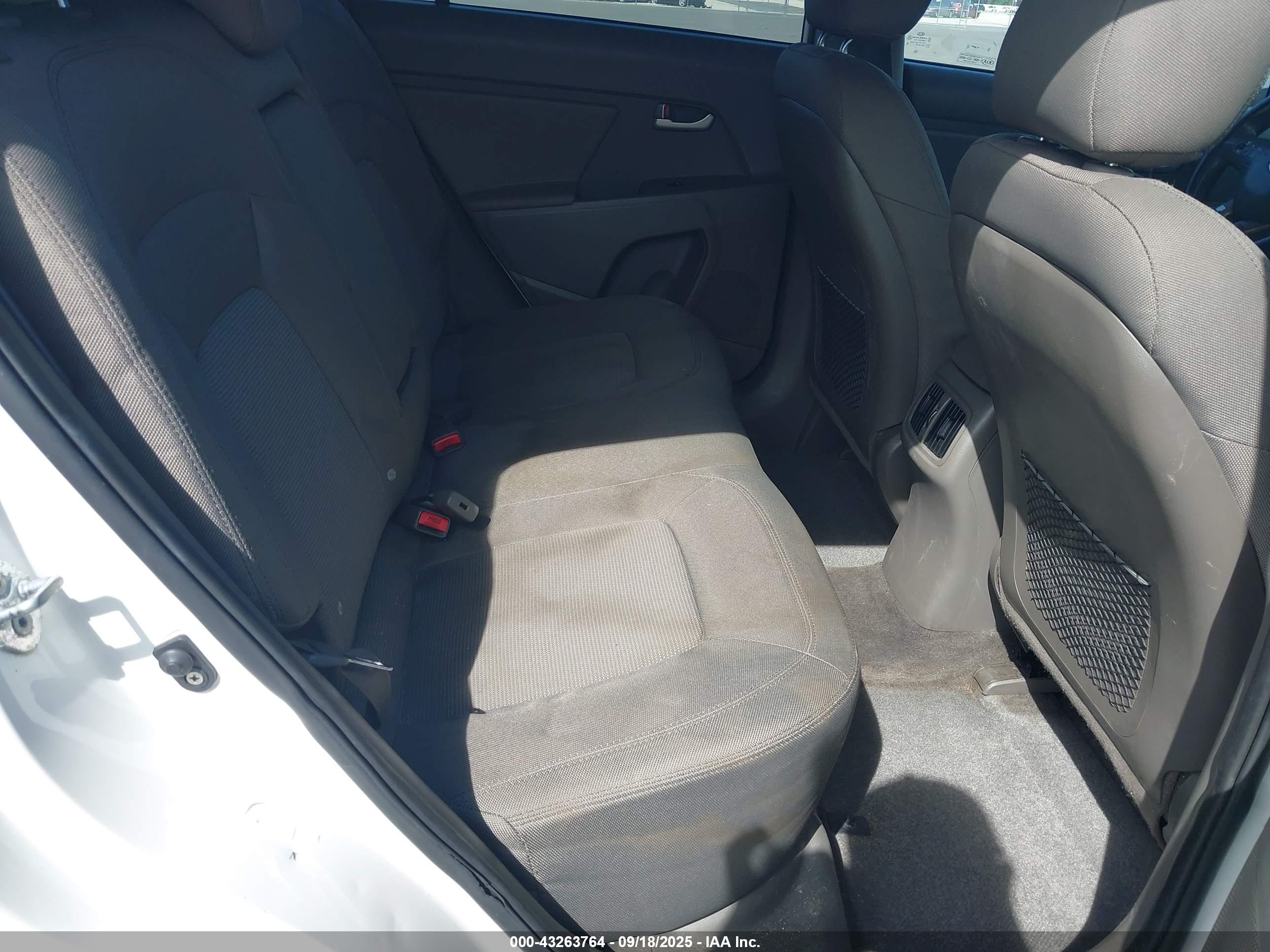 KIA SPORTAGE image 8