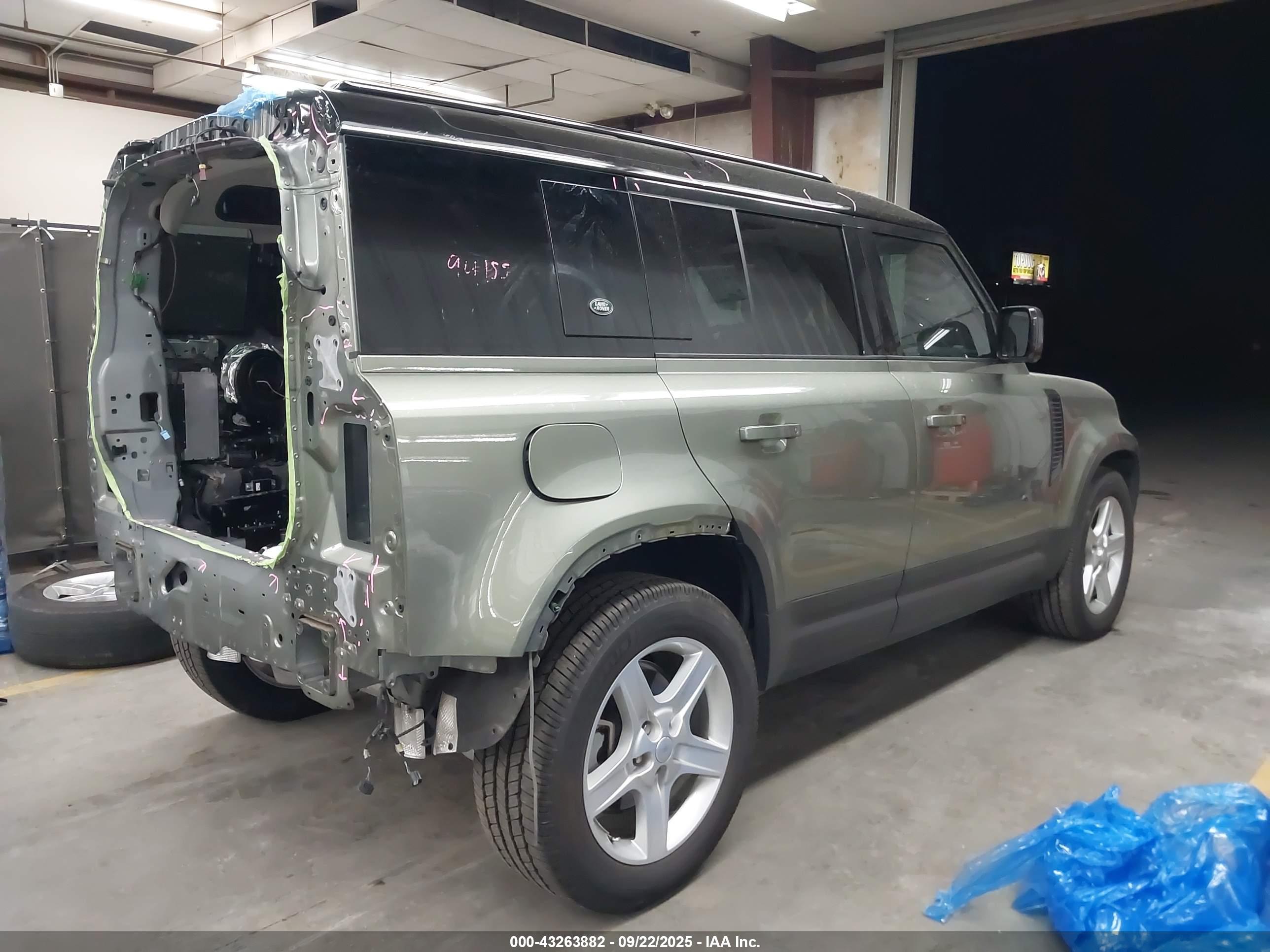 LAND ROVER image 4