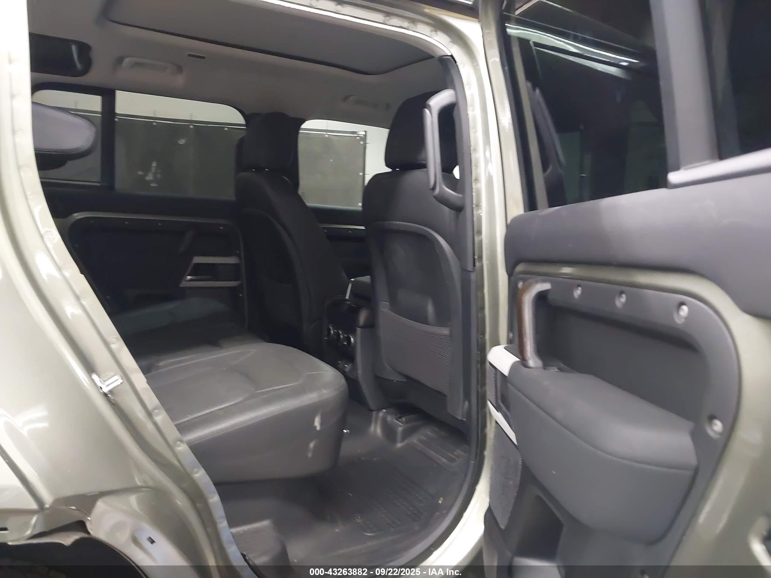 LAND ROVER image 8