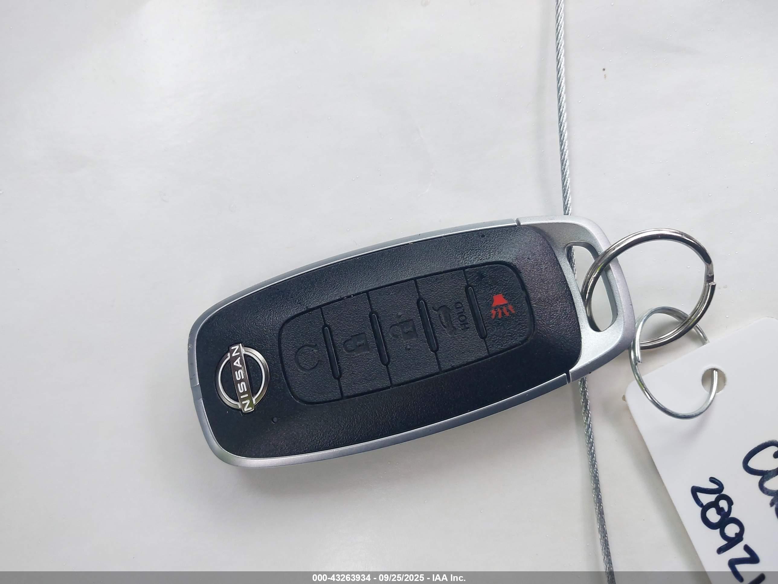 NISSAN ROGUE image 11