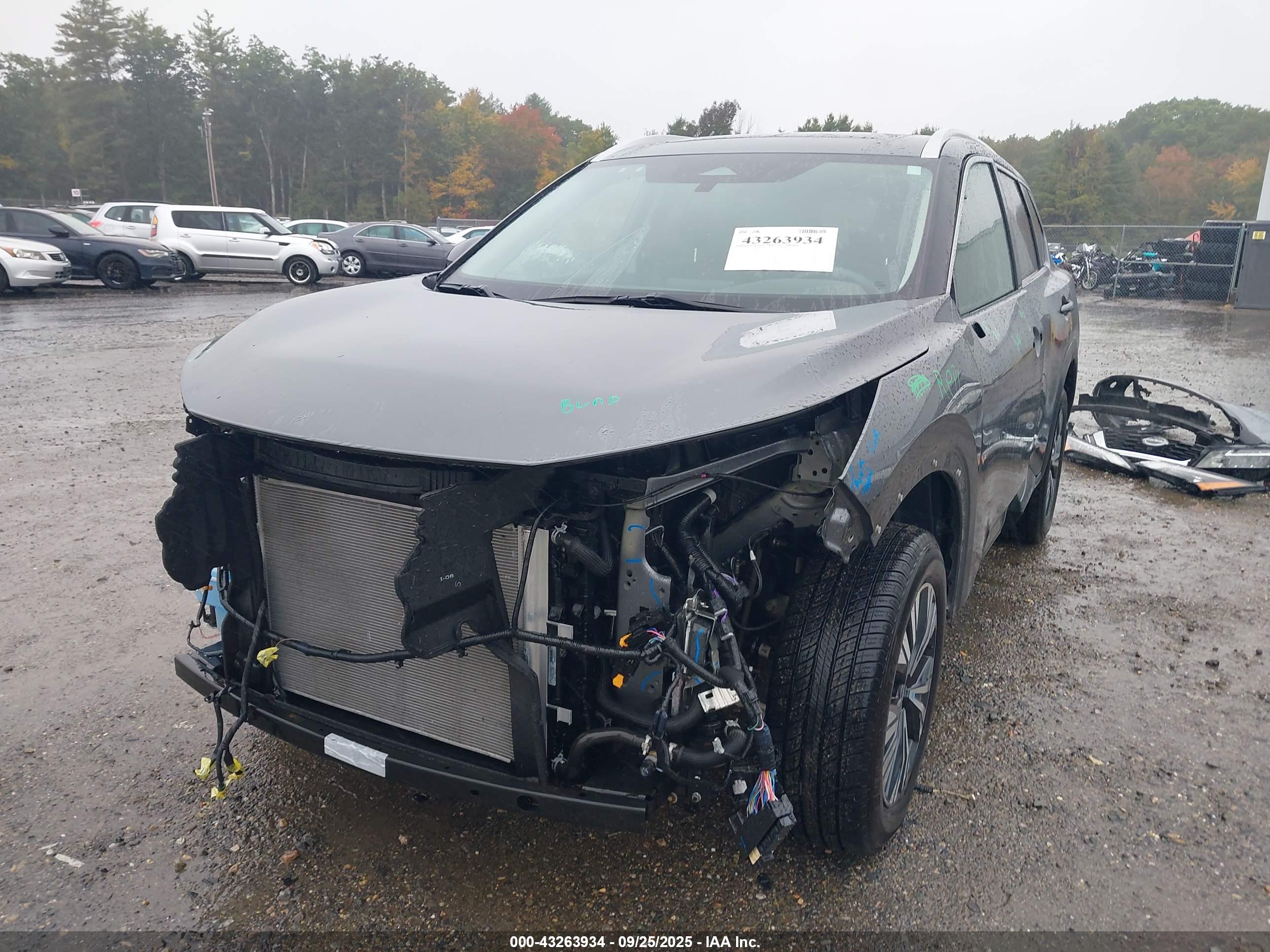 NISSAN ROGUE image 6