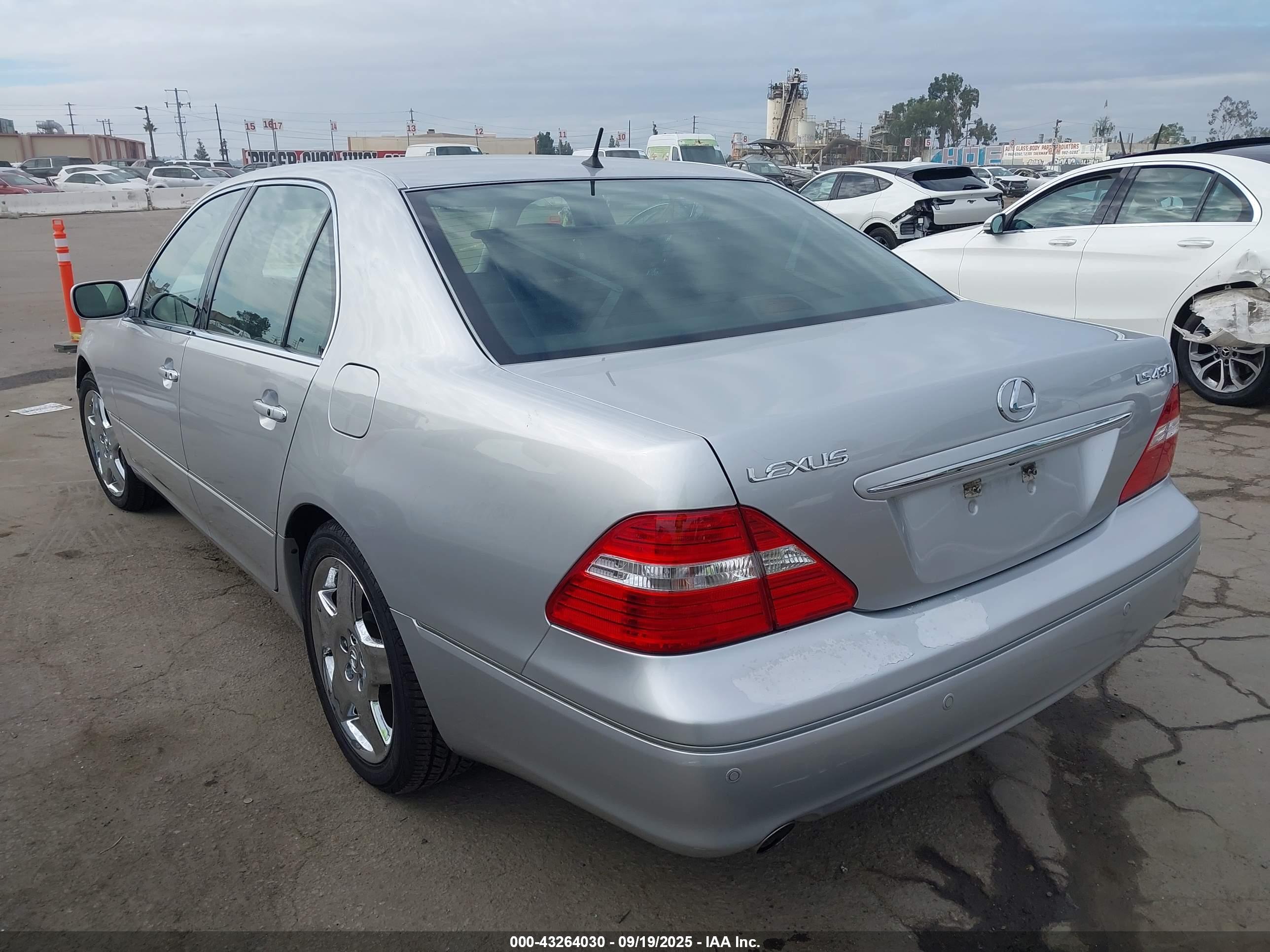 LEXUS LS image 3