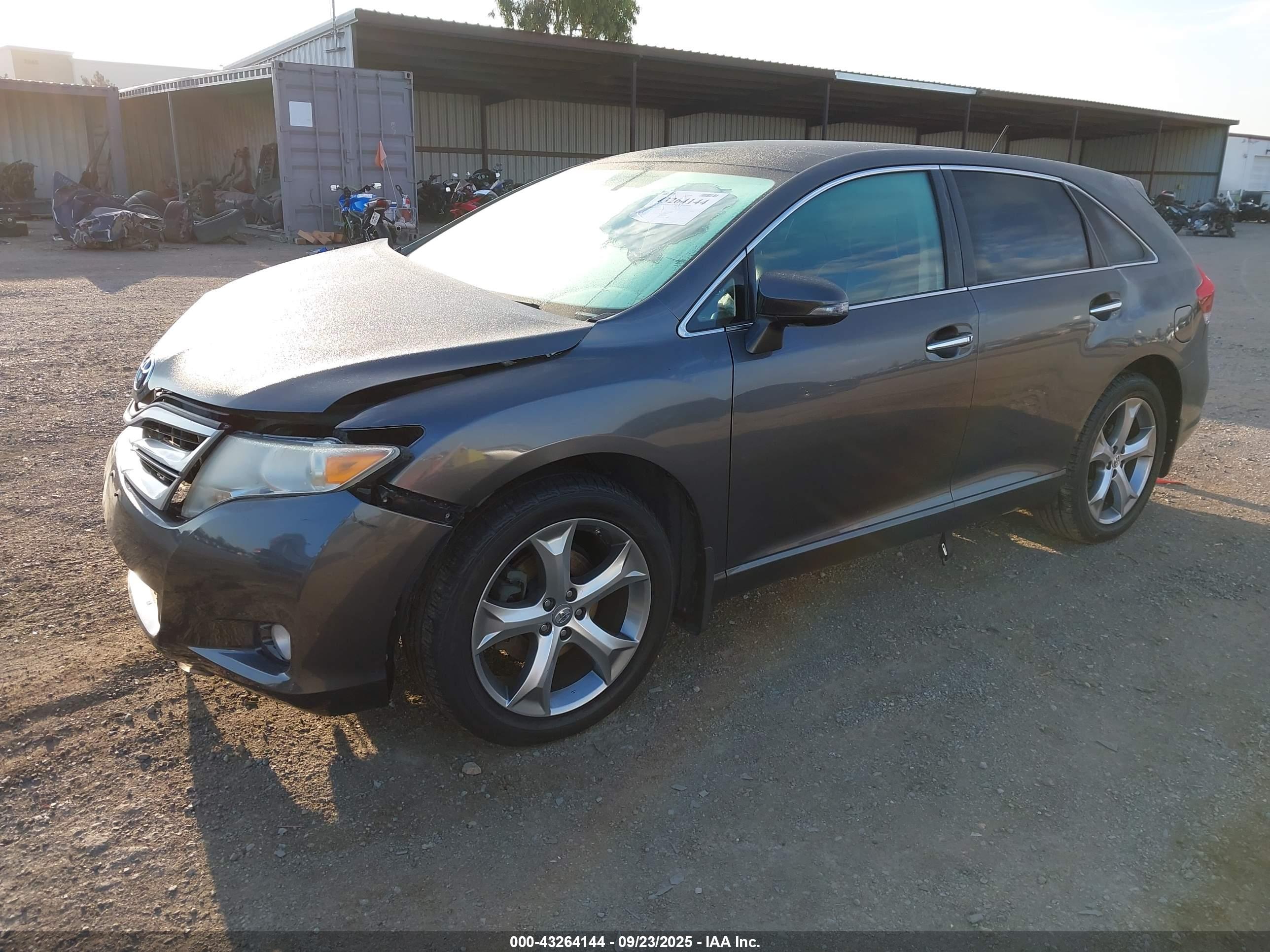 TOYOTA VENZA image 2