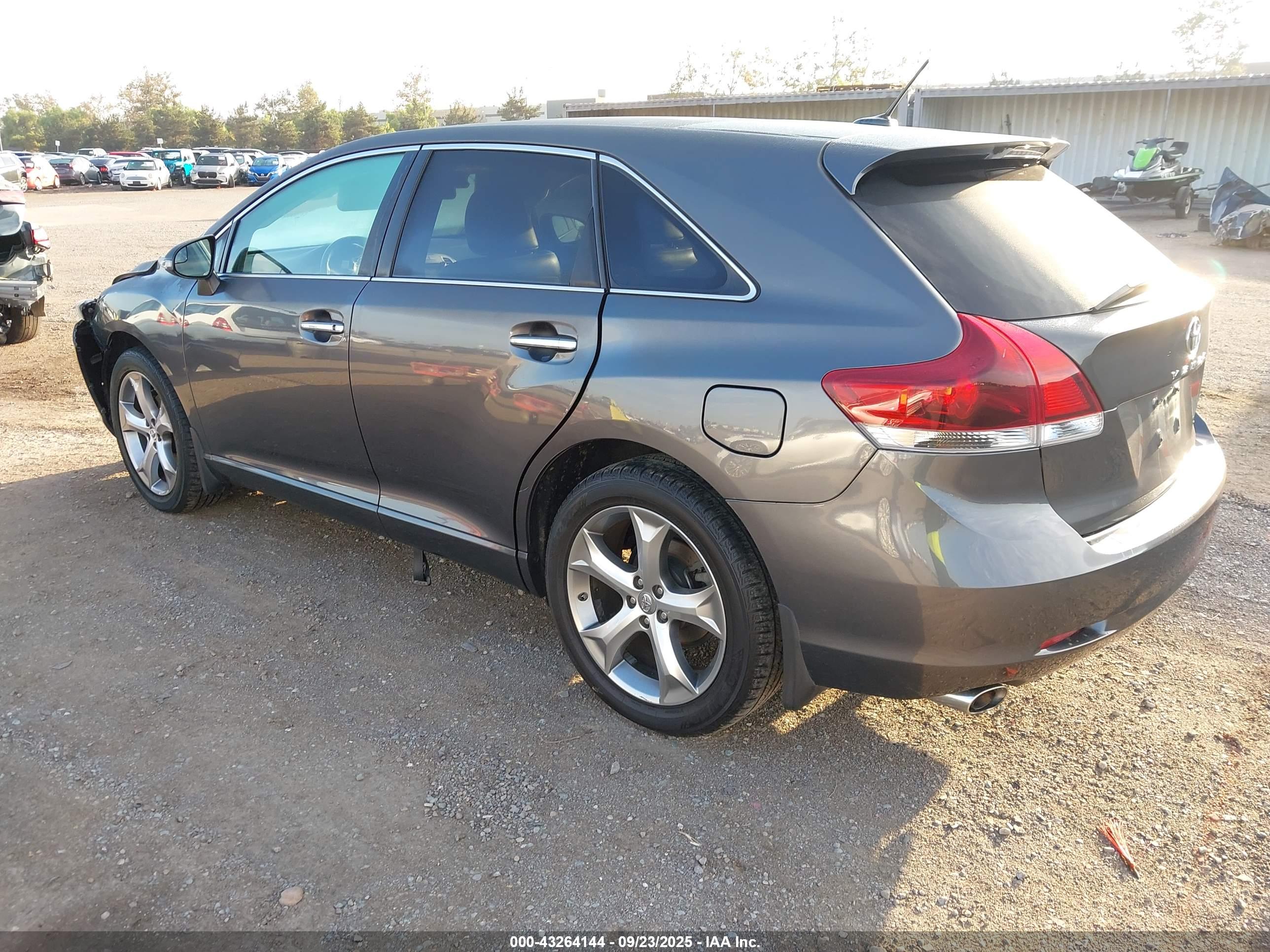 TOYOTA VENZA image 3