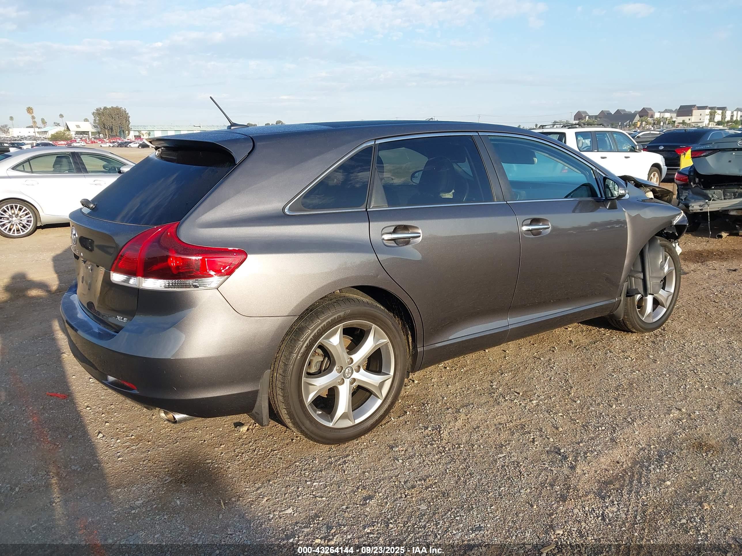TOYOTA VENZA image 4