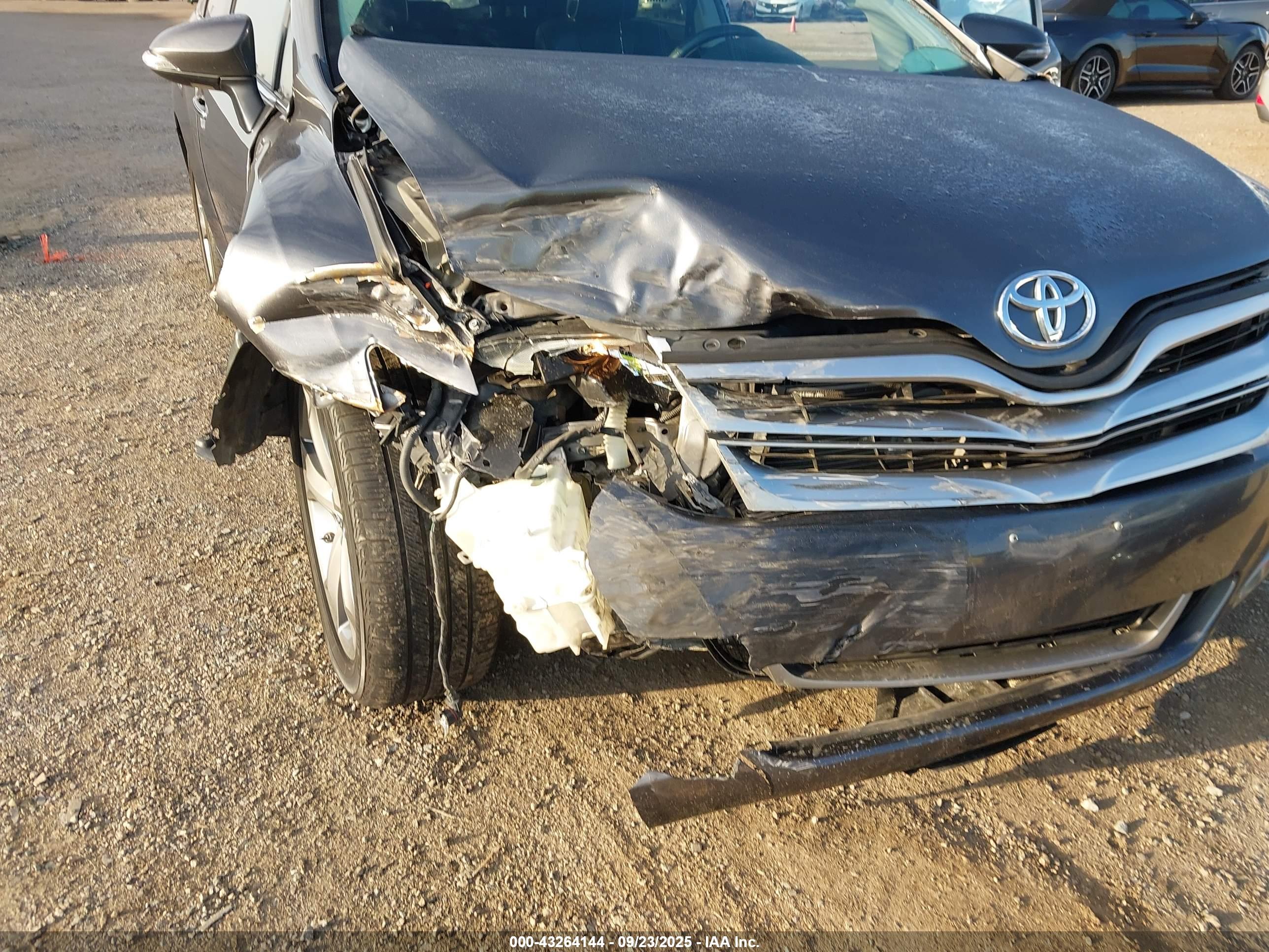 TOYOTA VENZA image 6
