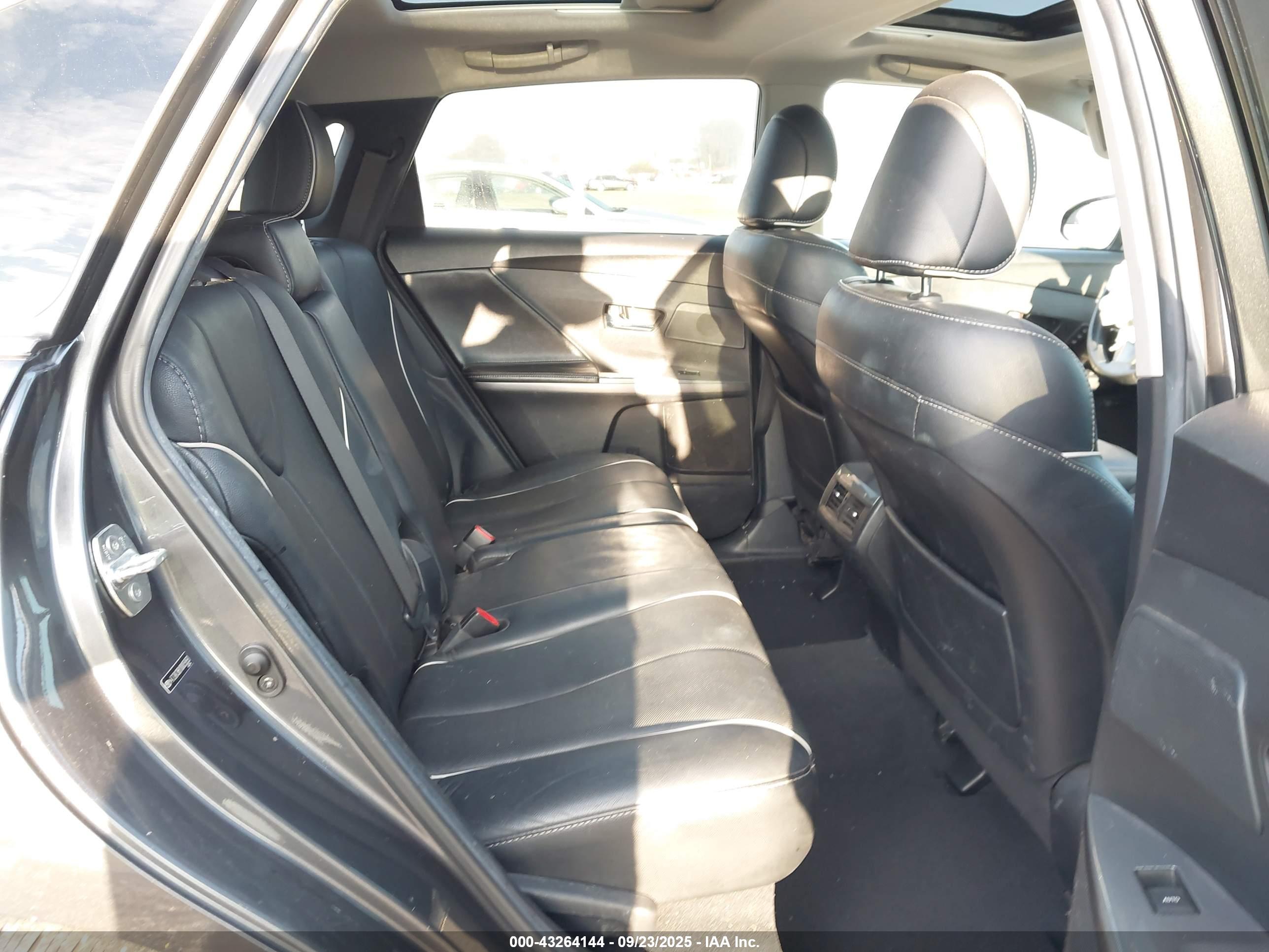 TOYOTA VENZA image 8