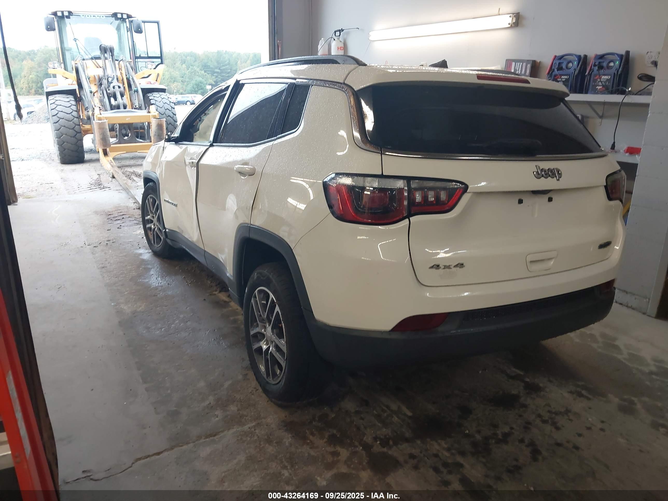 JEEP COMPASS image 3