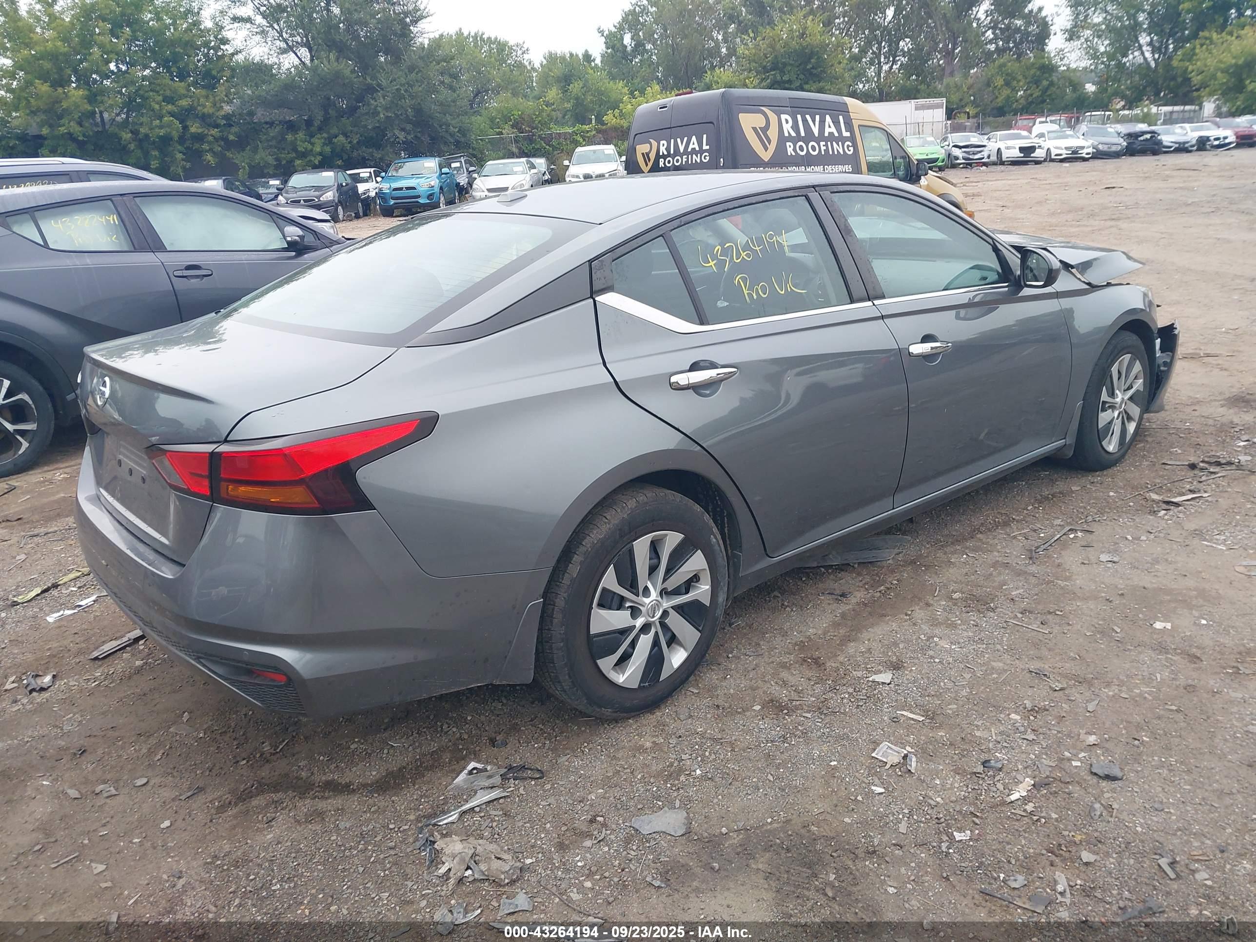 NISSAN ALTIMA image 4