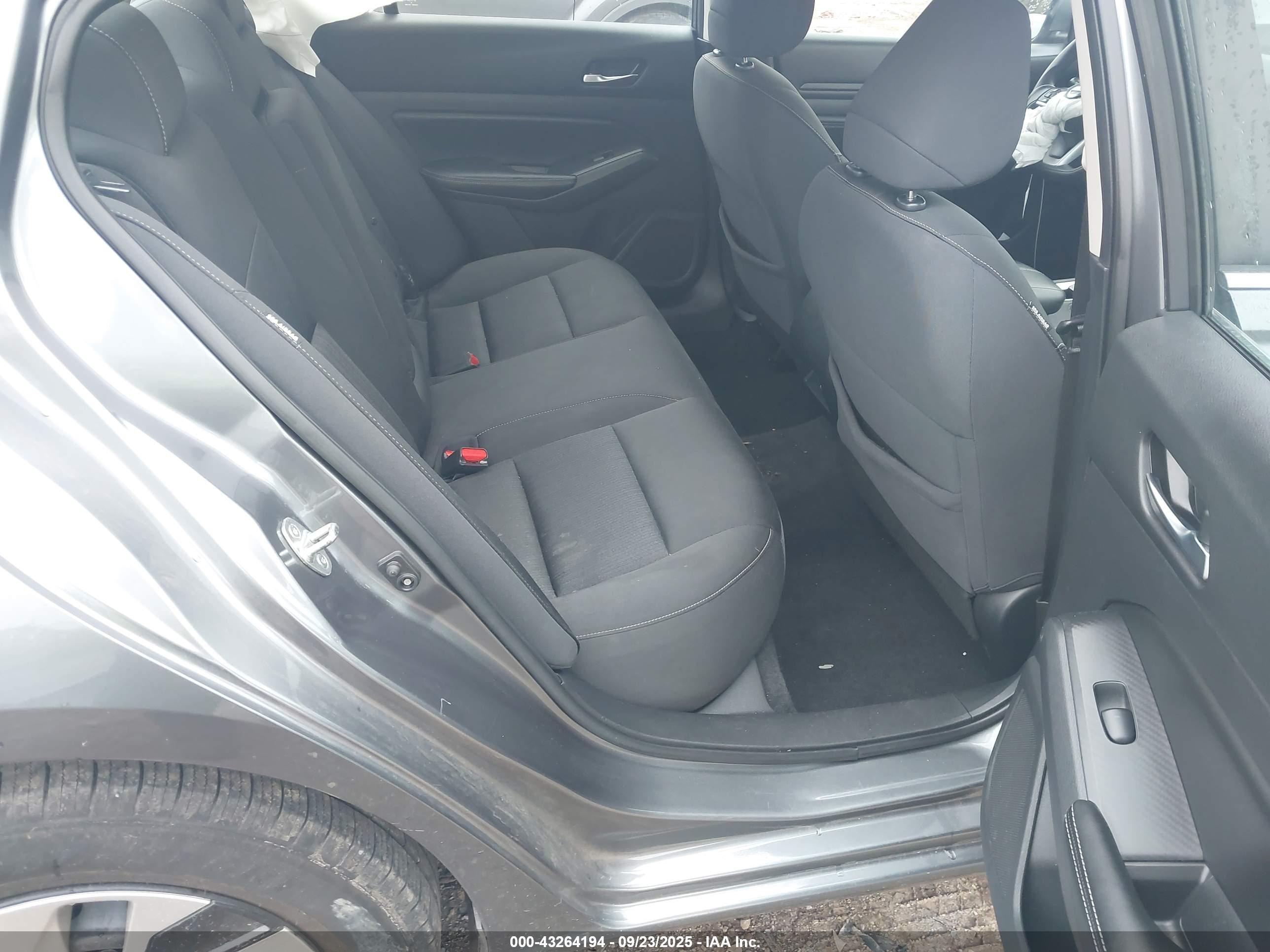 NISSAN ALTIMA image 8