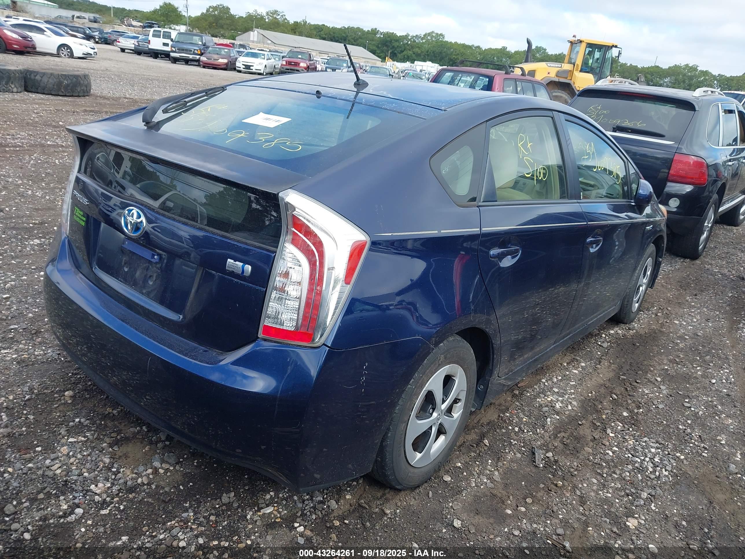 TOYOTA PRIUS image 4