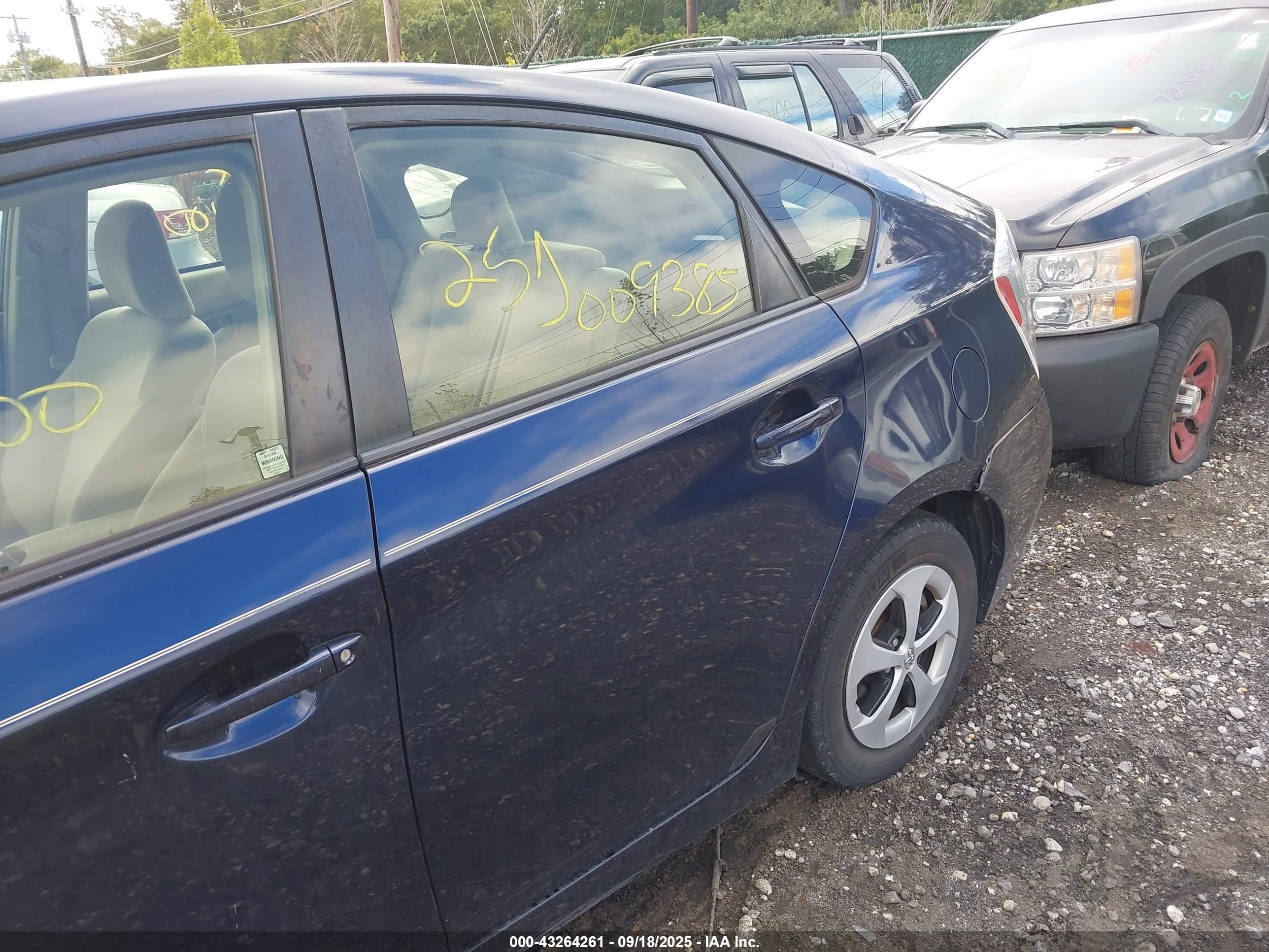 TOYOTA PRIUS image 6