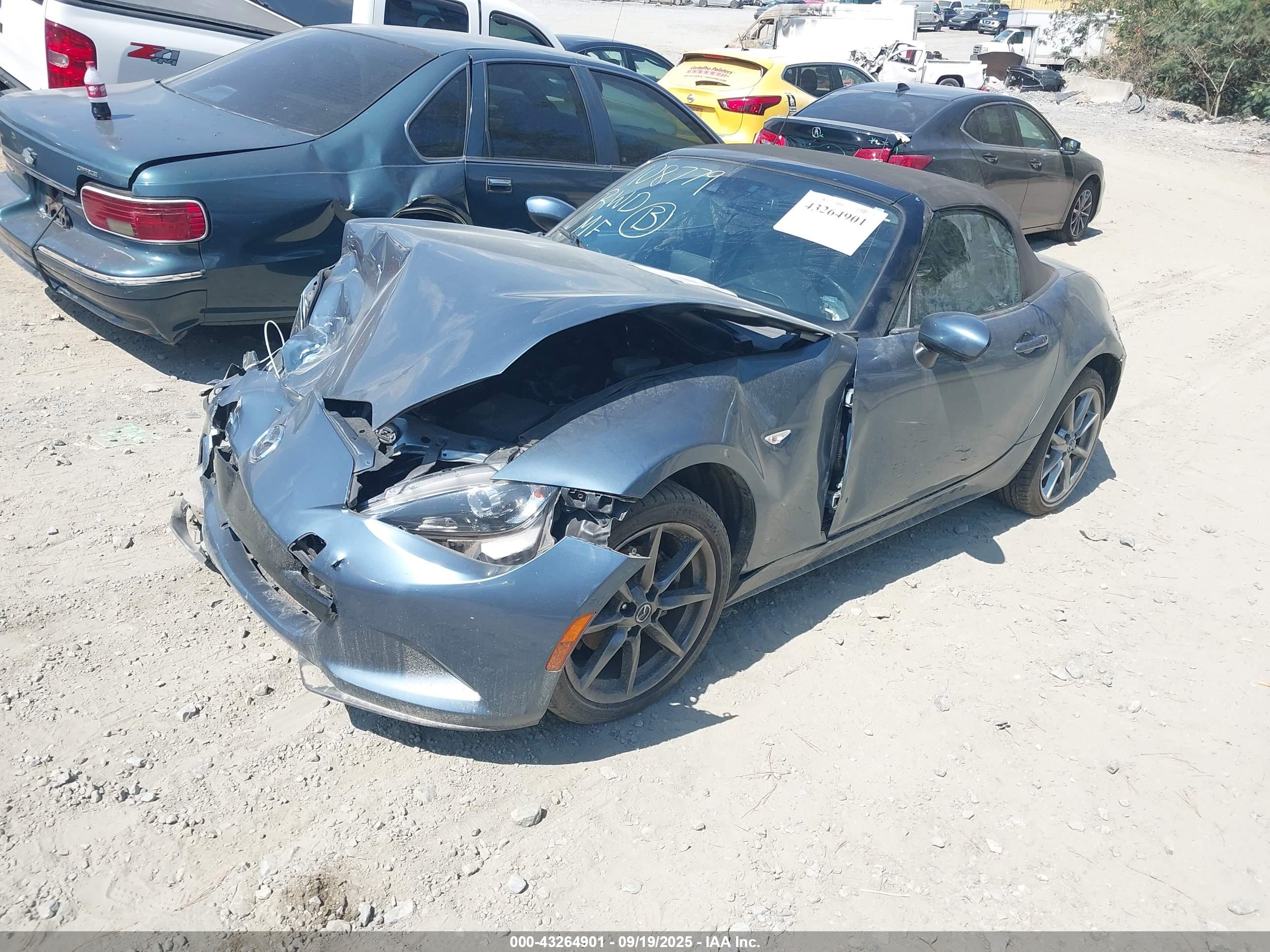 MAZDA MX-5 image 2
