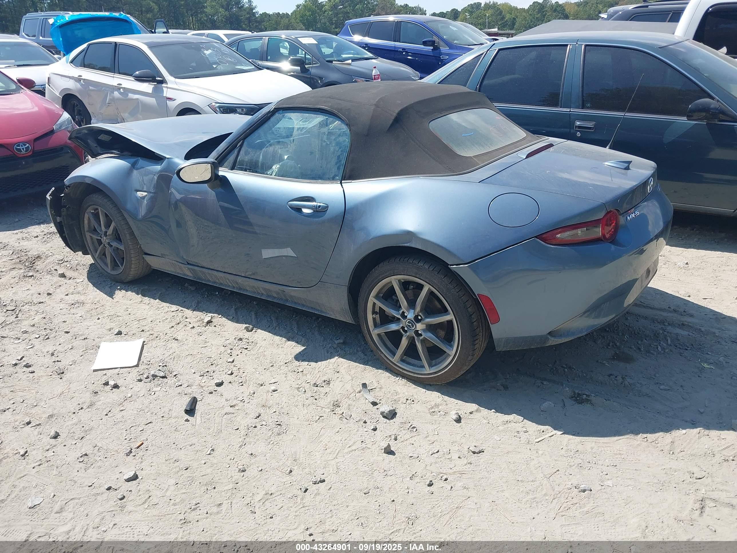 MAZDA MX-5 image 3