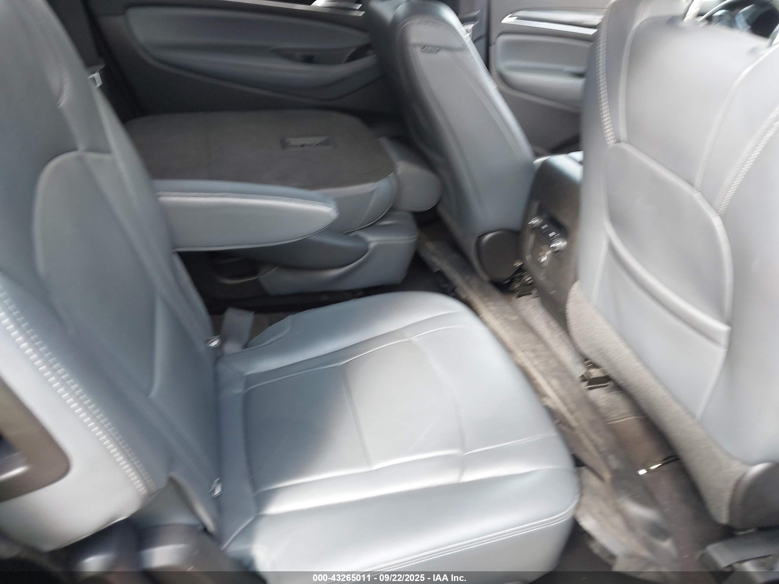 BUICK ENCLAVE image 8