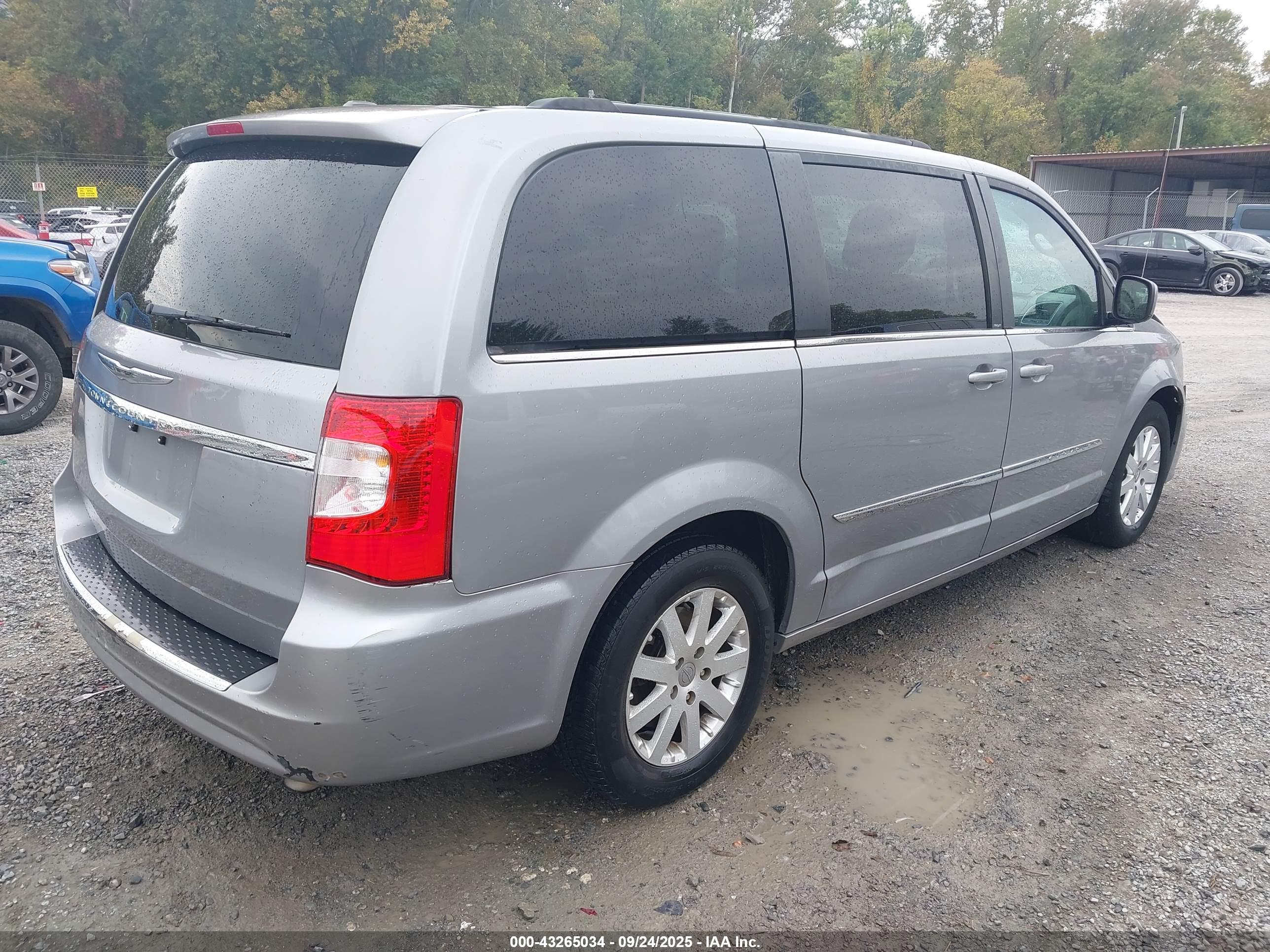 CHRYSLER TOWN image 4