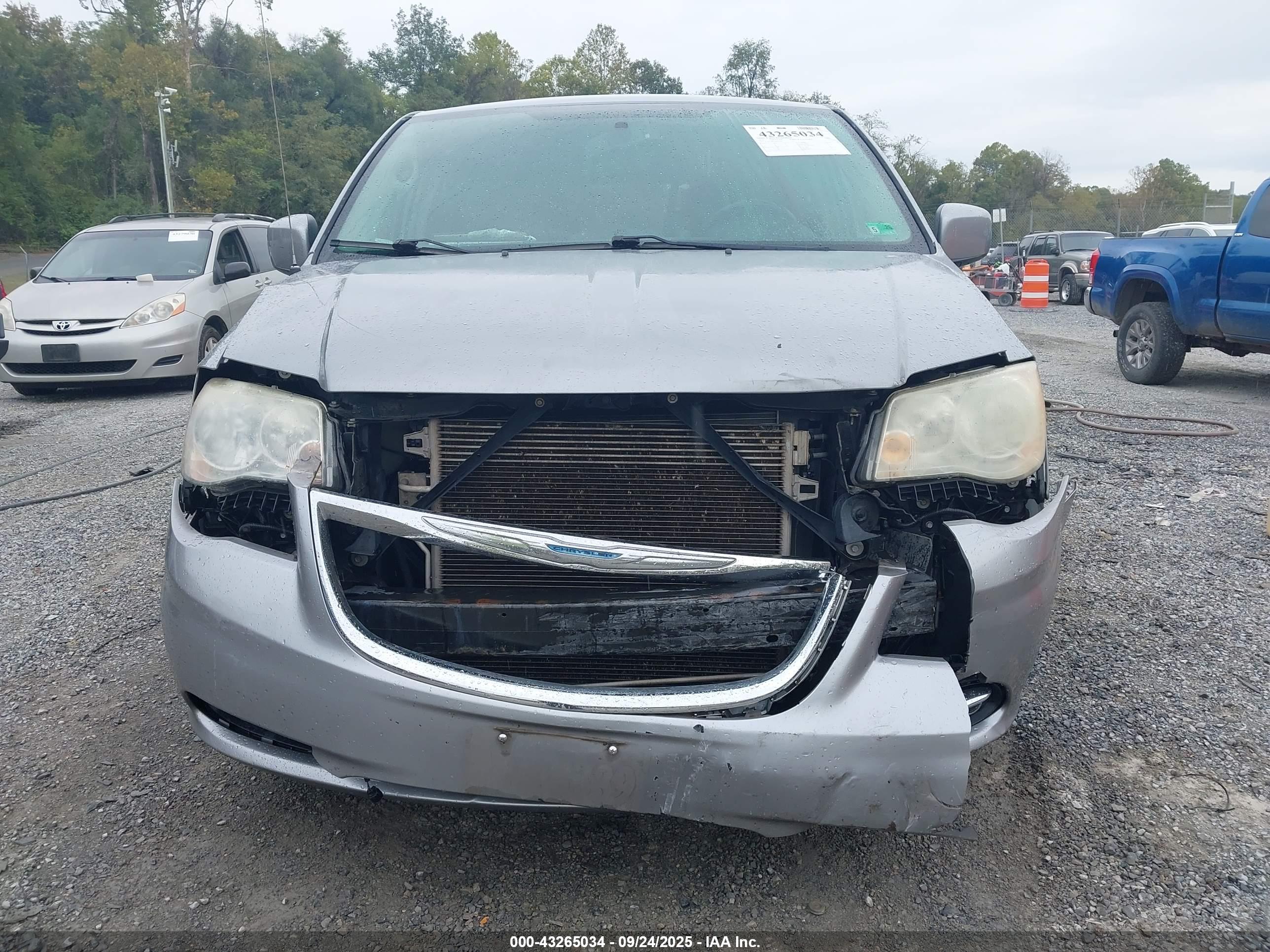 CHRYSLER TOWN image 6